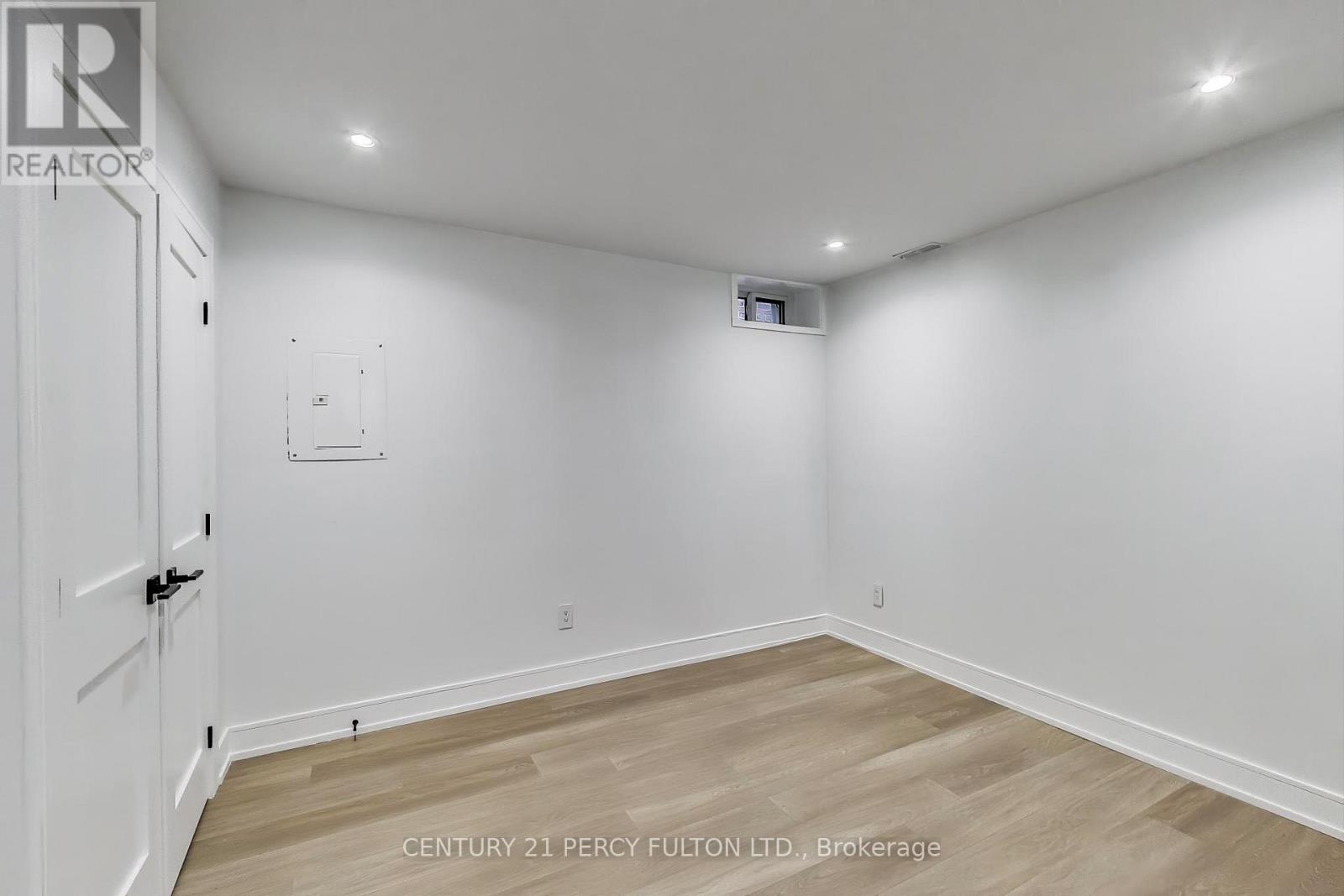 Photo 6 of 3 18 Springhurst Avenue, Toronto ON