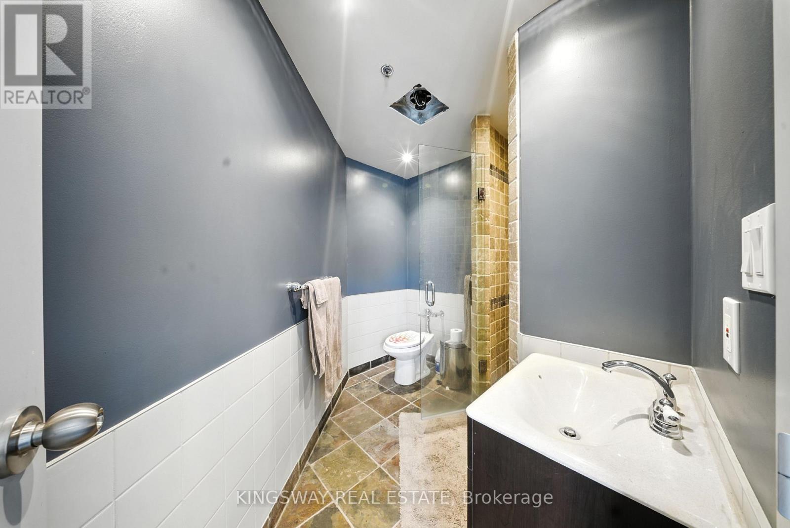 Photo 22 of 3 2359 Royal Windsor Drive, Mississauga ON