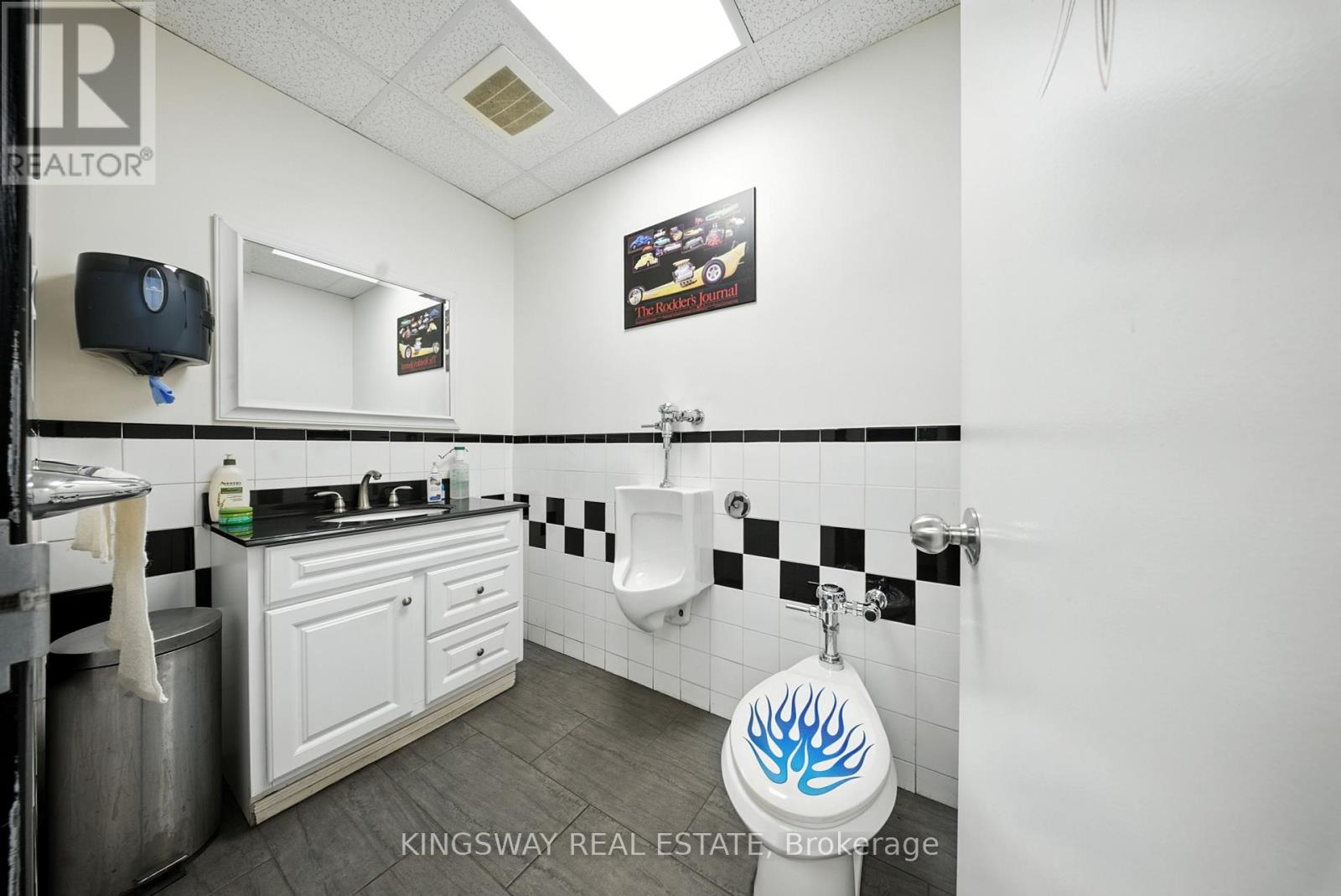 Photo 5 of 3 2359 Royal Windsor Drive, Mississauga ON