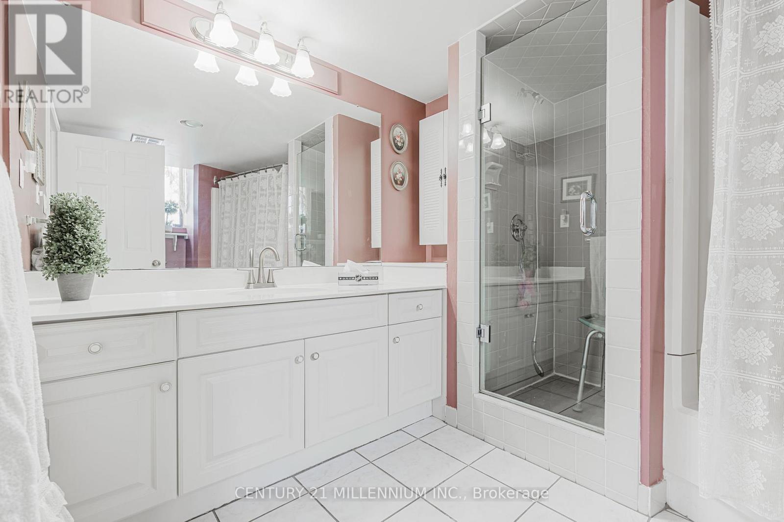 Photo 15 of 210 1230 Marlborough Court, Oakville ON
