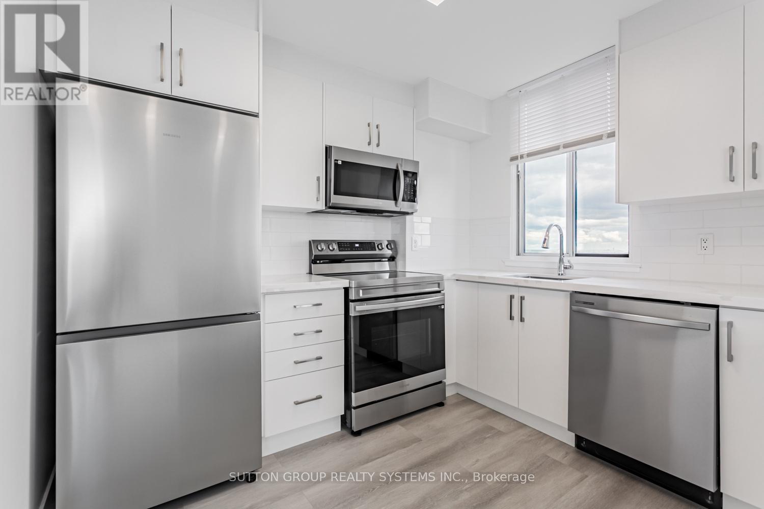 Photo 10 of 619 1001 Cedarglen Gate, Mississauga ON