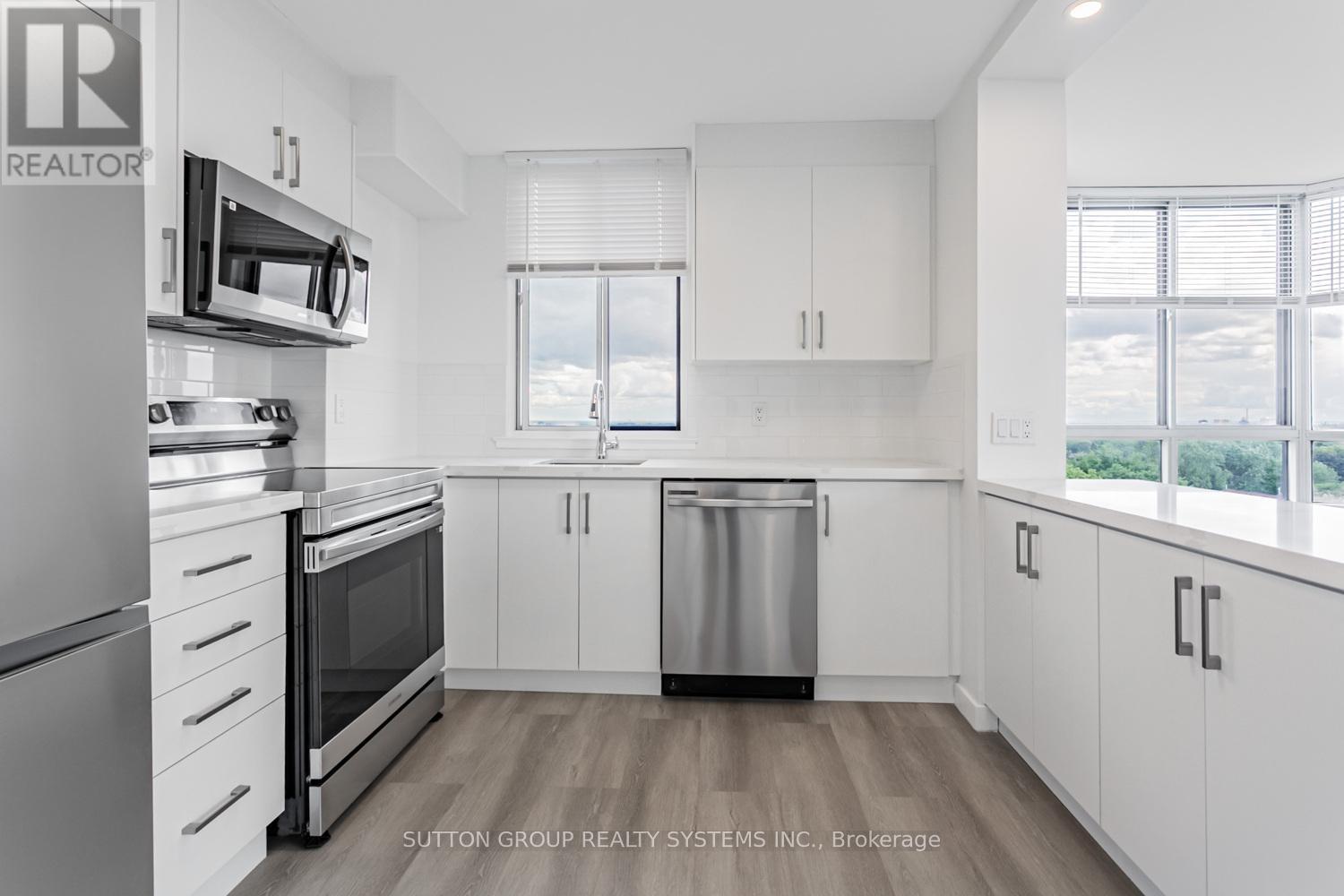 Photo 11 of 619 1001 Cedarglen Gate, Mississauga ON