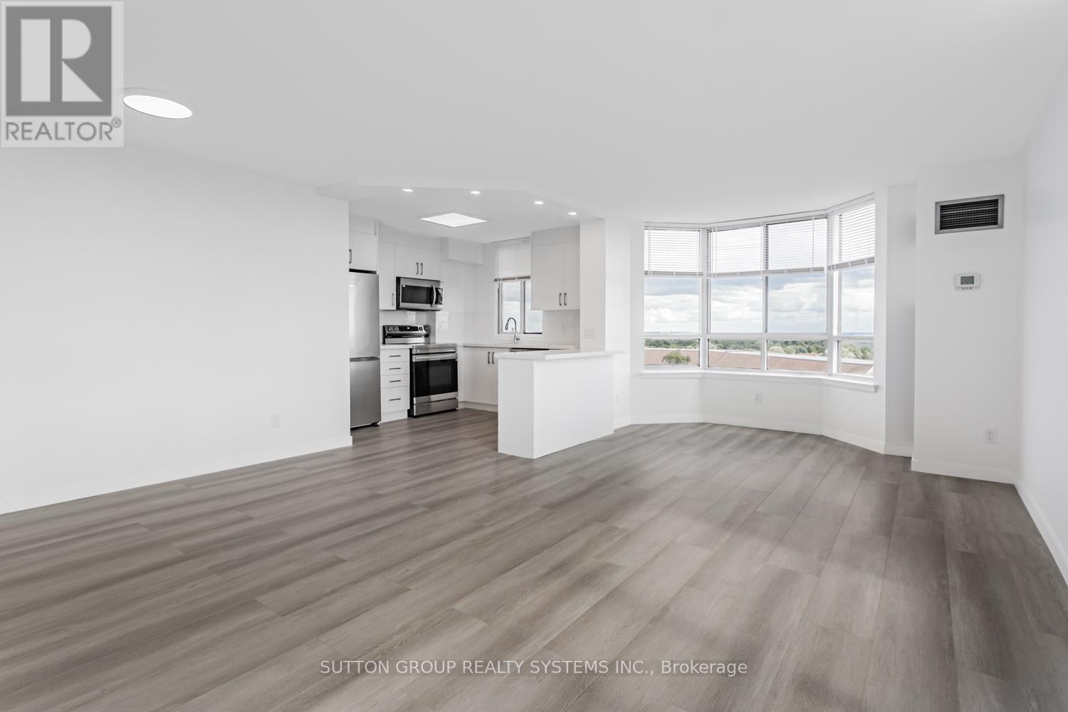 Photo 13 of 619 1001 Cedarglen Gate, Mississauga ON