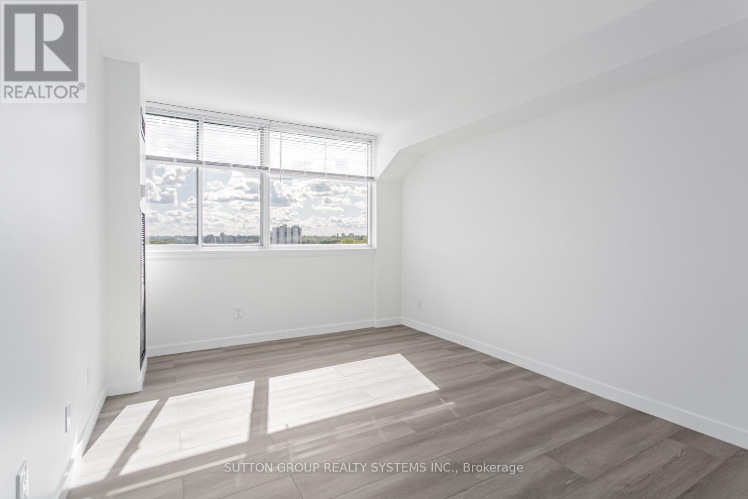 Photo 16 of 619 1001 Cedarglen Gate, Mississauga ON