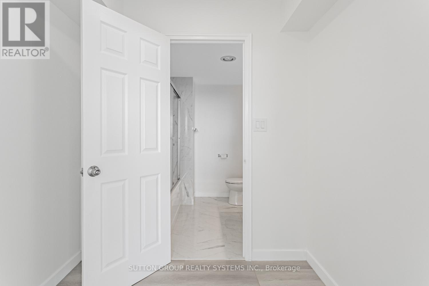 Photo 19 of 619 1001 Cedarglen Gate, Mississauga ON