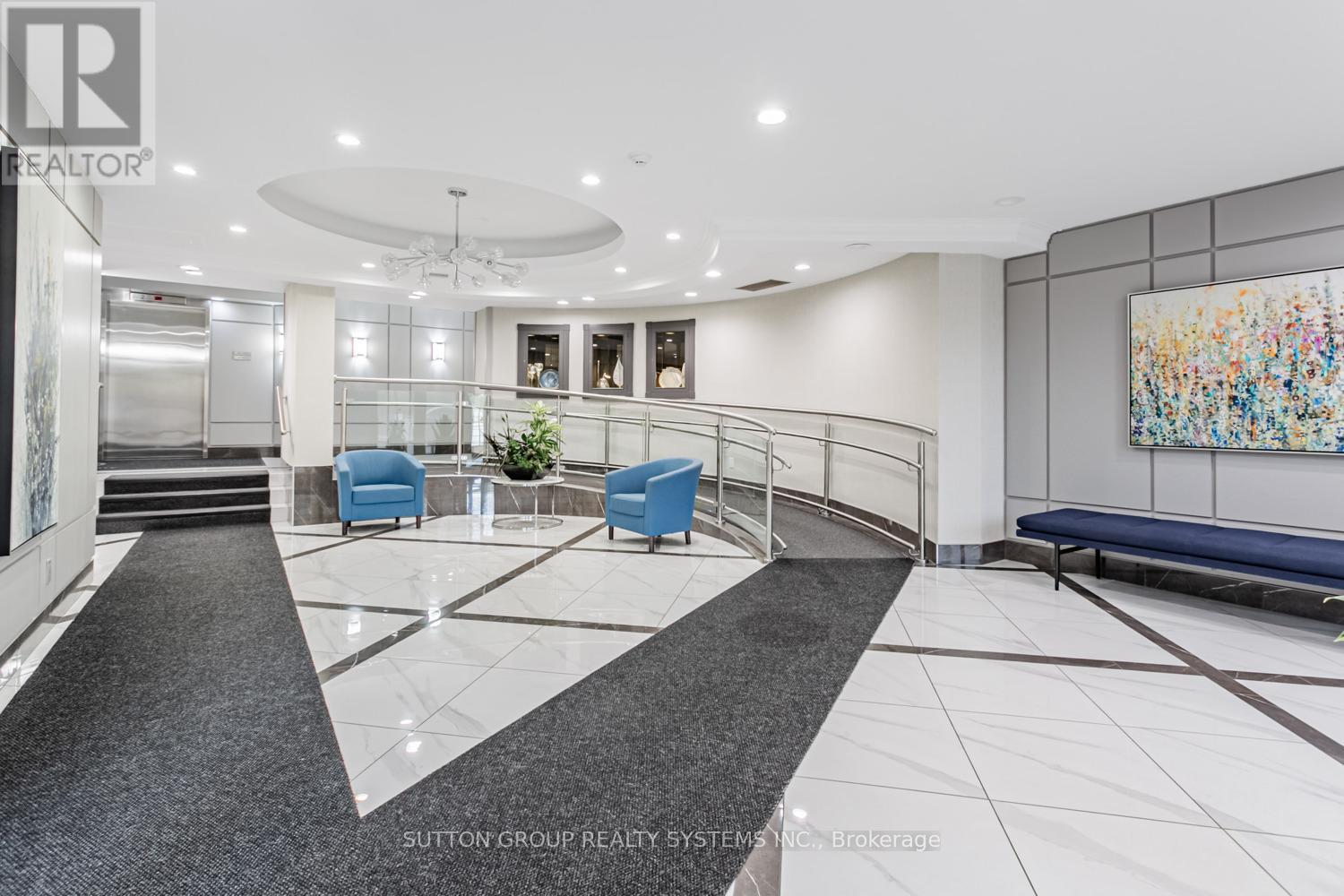 Photo 2 of 619 1001 Cedarglen Gate, Mississauga ON