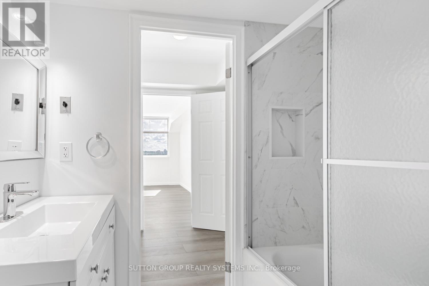 Photo 20 of 619 1001 Cedarglen Gate, Mississauga ON