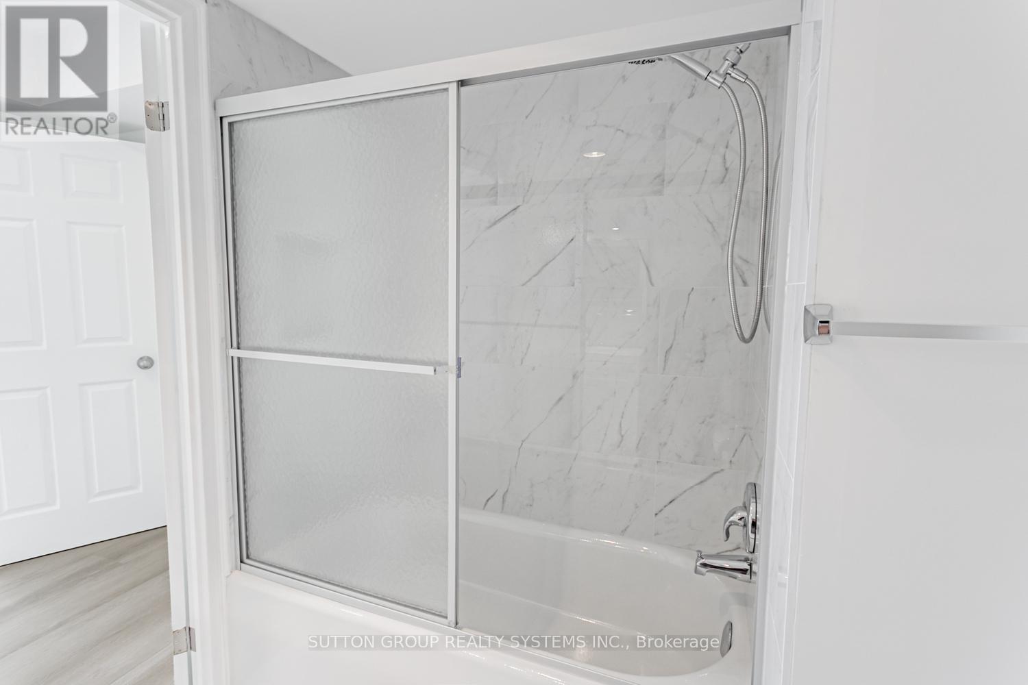 Photo 22 of 619 1001 Cedarglen Gate, Mississauga ON