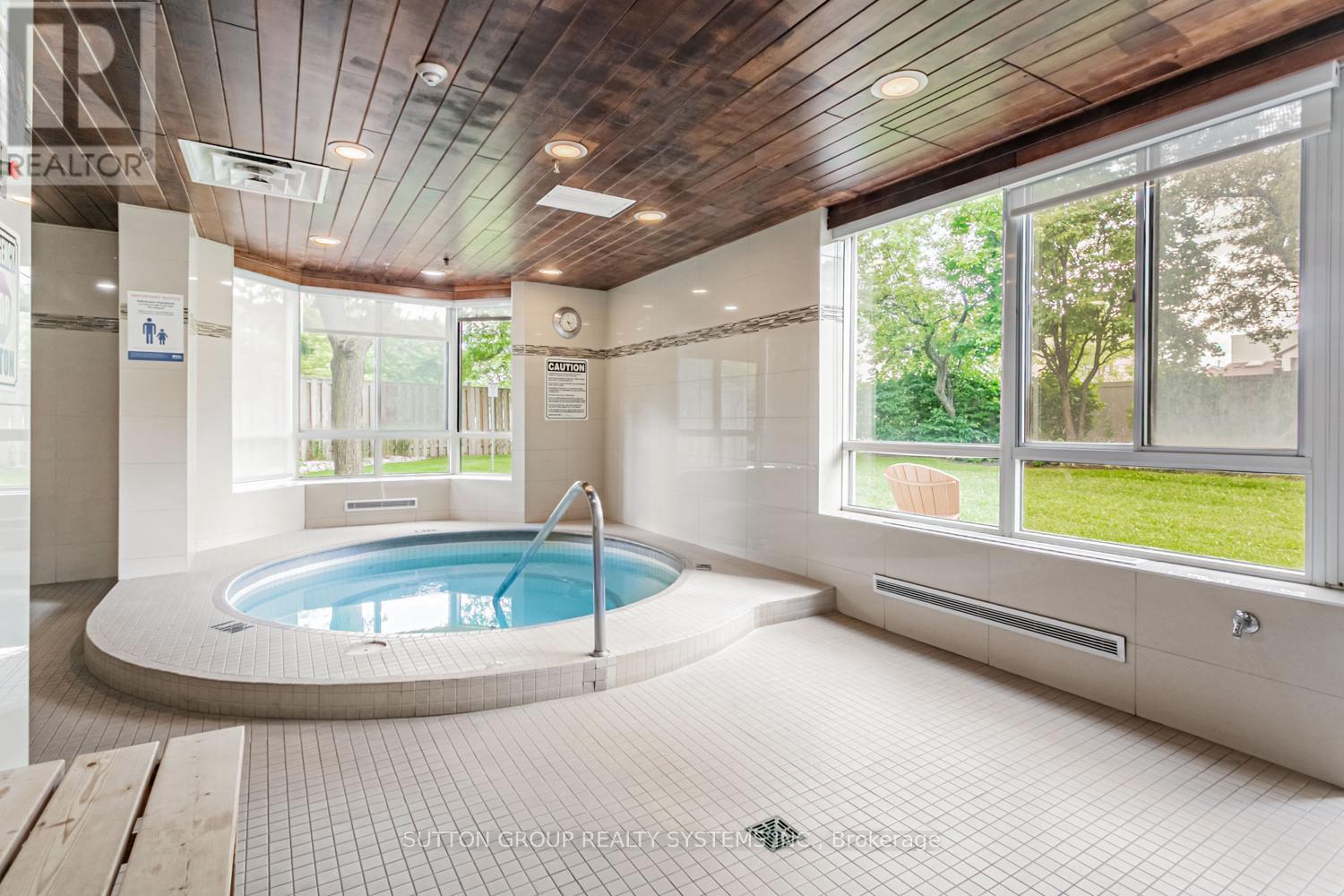 Photo 32 of 619 1001 Cedarglen Gate, Mississauga ON