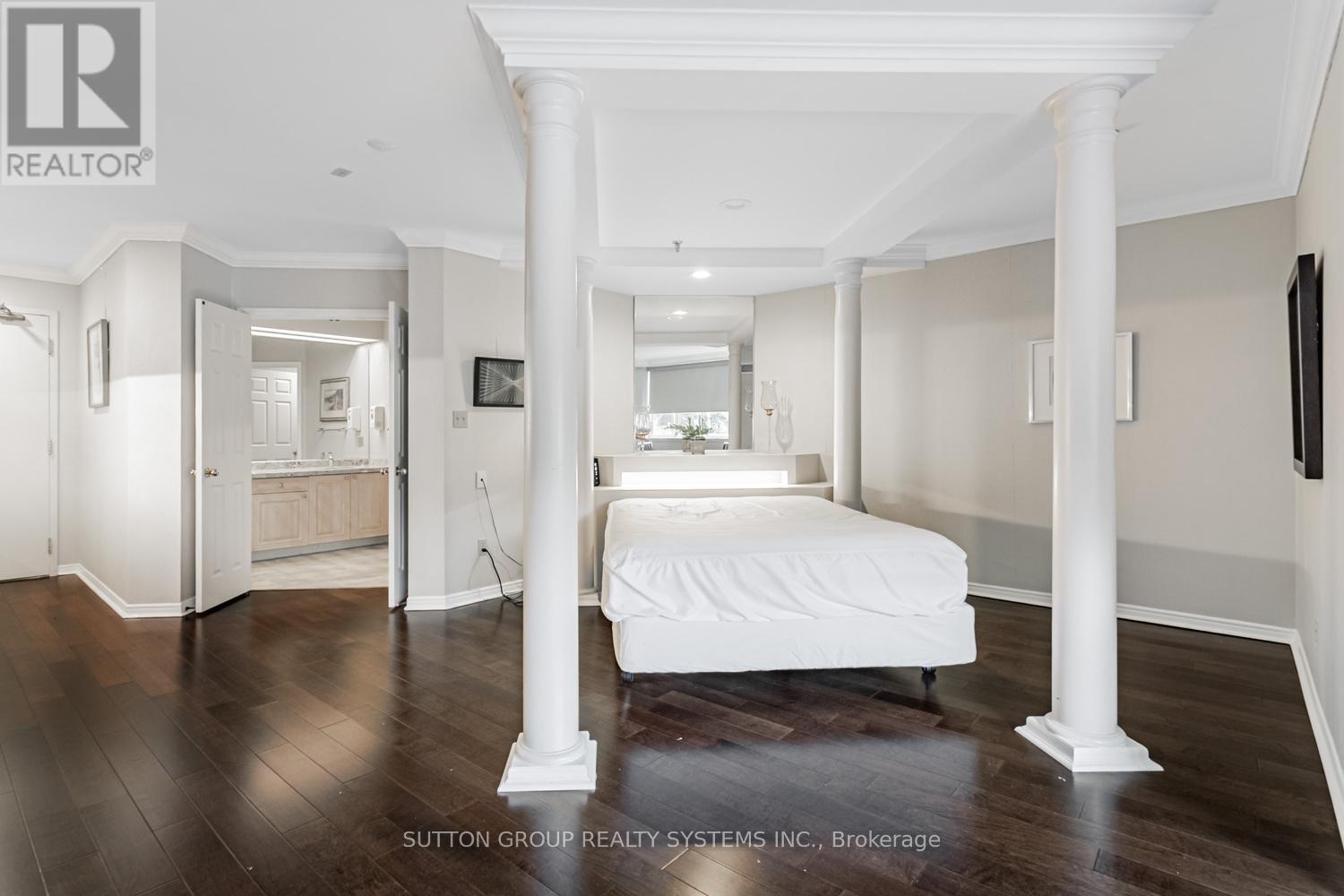 Photo 35 of 619 1001 Cedarglen Gate, Mississauga ON