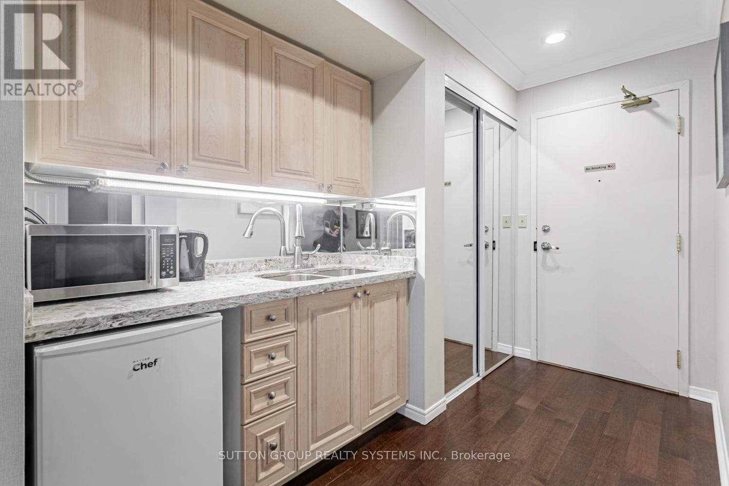 Photo 38 of 619 1001 Cedarglen Gate, Mississauga ON