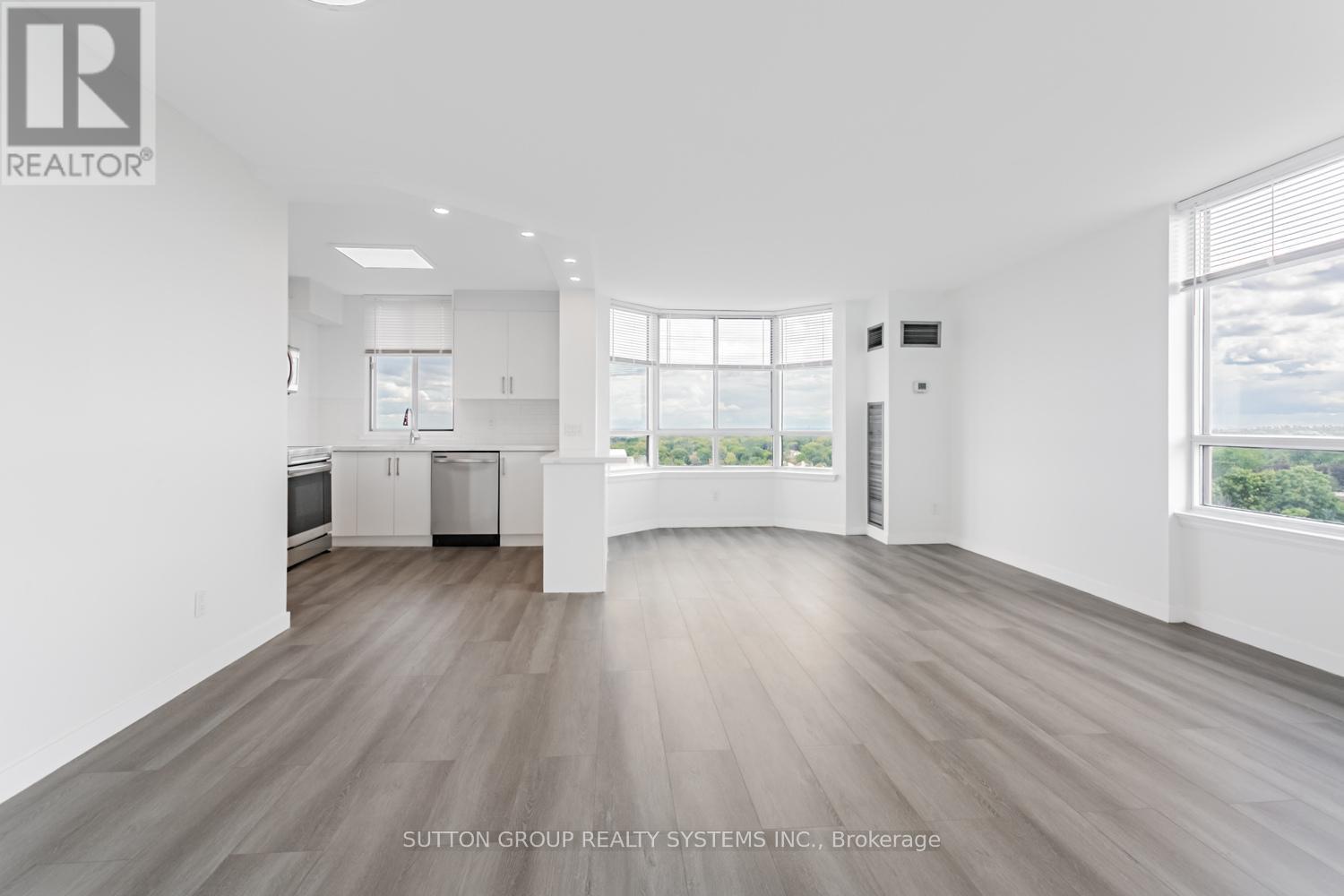Photo 9 of 619 1001 Cedarglen Gate, Mississauga ON