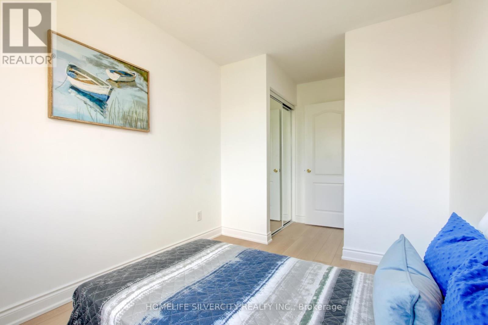 Photo 11 of 31 Garibaldi Drive, Brampton ON