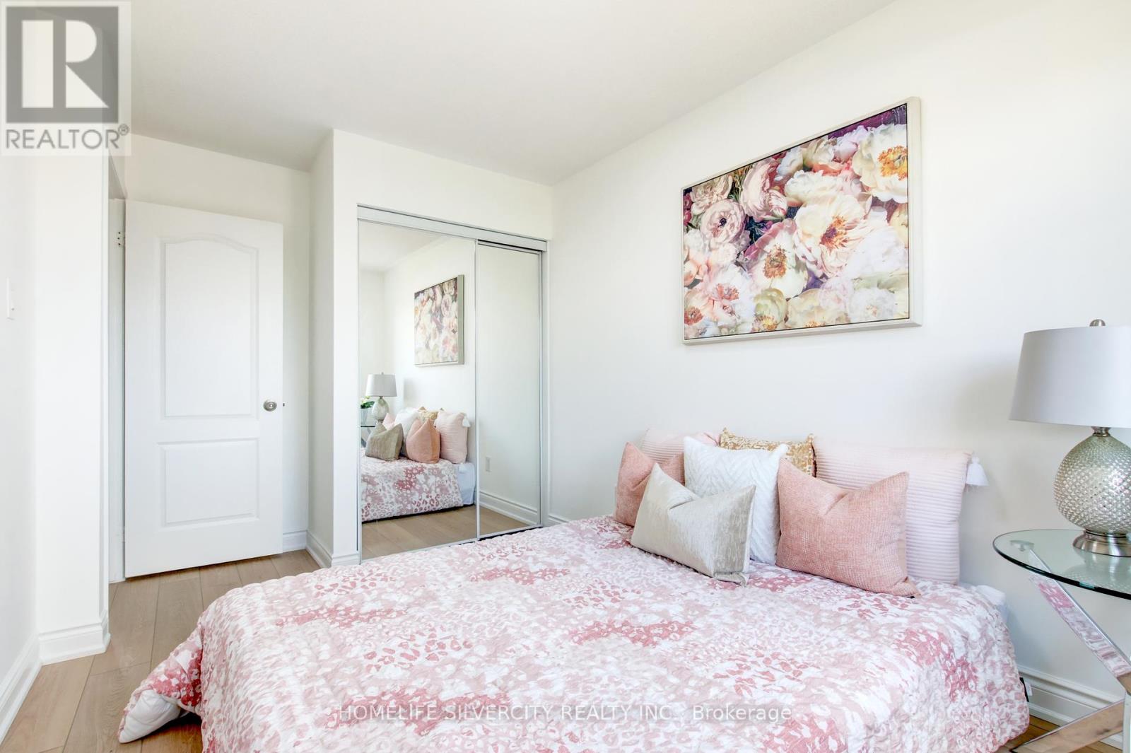 Photo 13 of 31 Garibaldi Drive, Brampton ON
