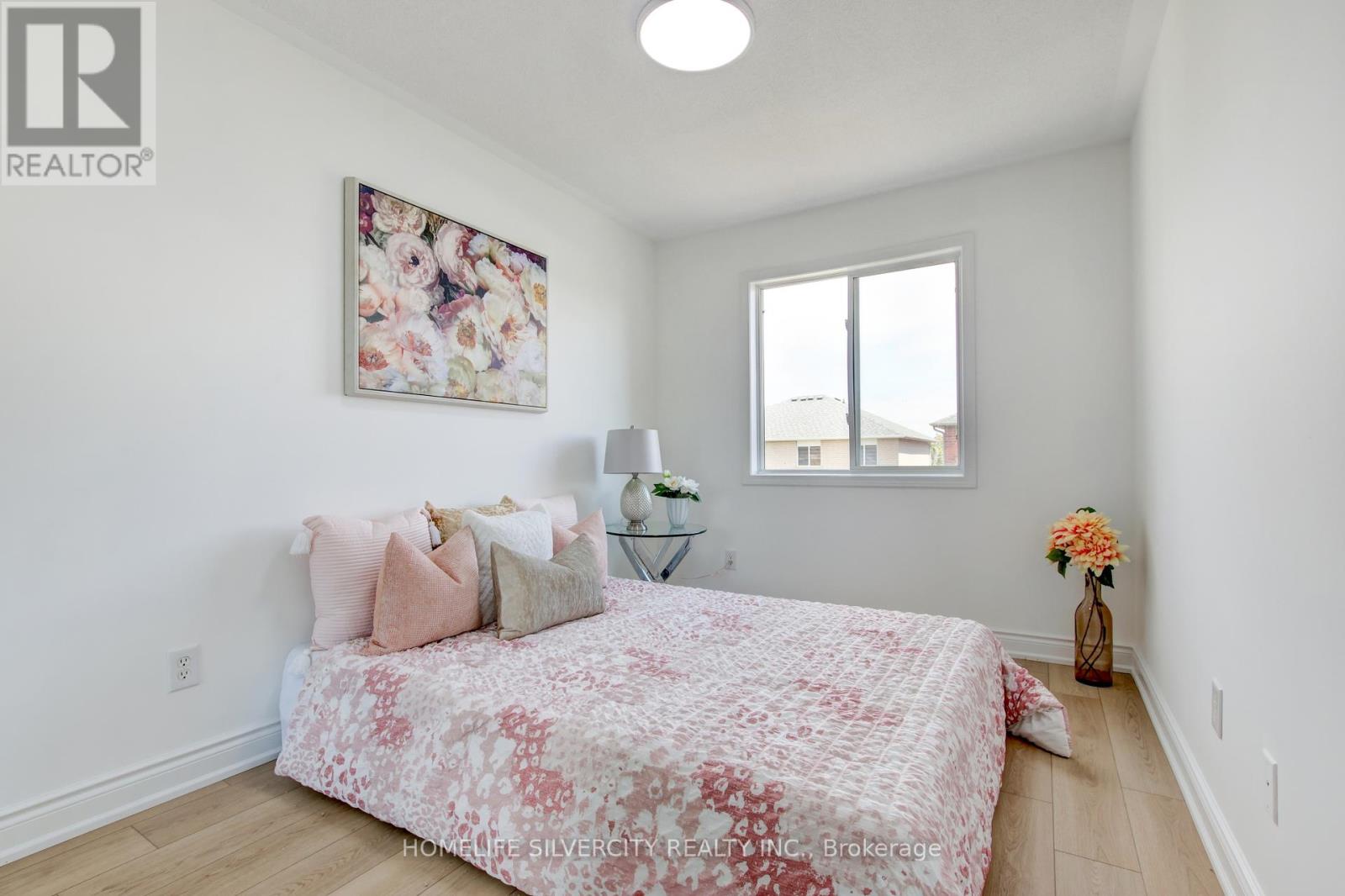 Photo 14 of 31 Garibaldi Drive, Brampton ON