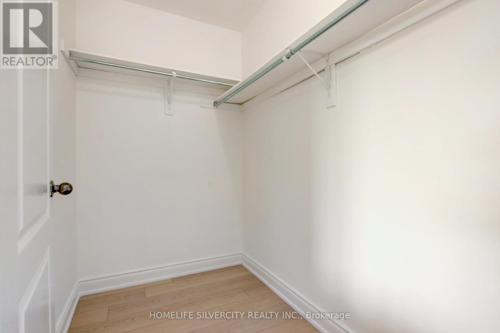 Photo 15 of 31 Garibaldi Drive, Brampton ON