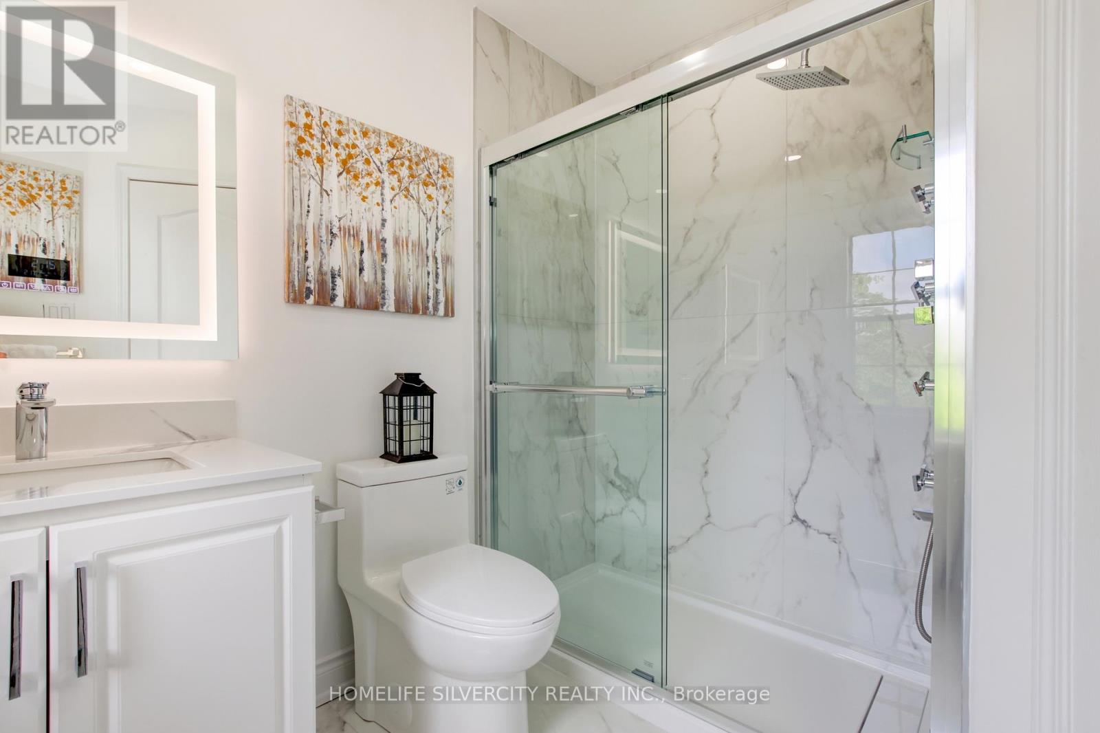 Photo 16 of 31 Garibaldi Drive, Brampton ON