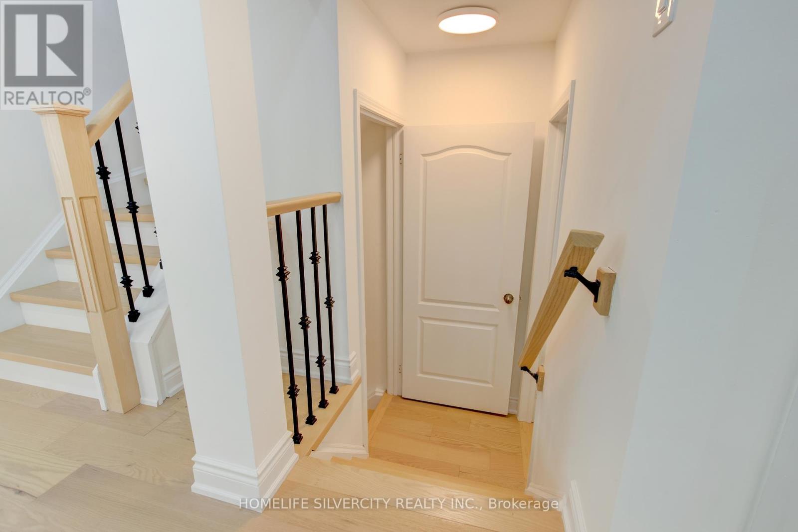 Photo 22 of 31 Garibaldi Drive, Brampton ON