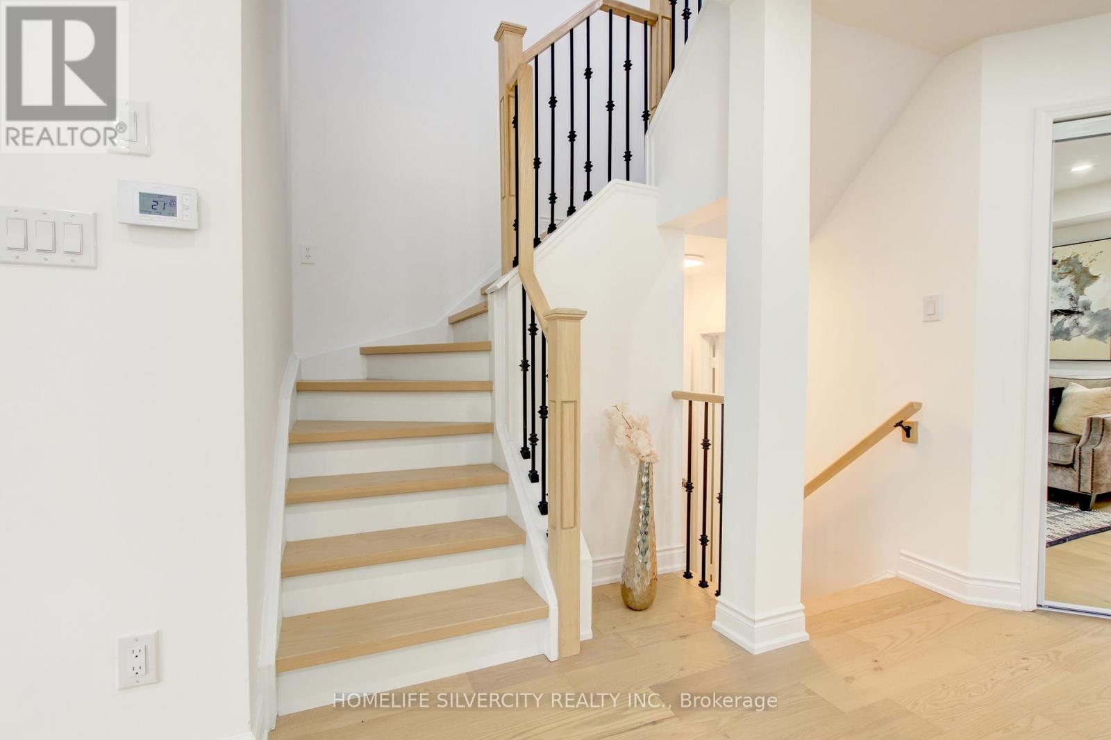 Photo 23 of 31 Garibaldi Drive, Brampton ON