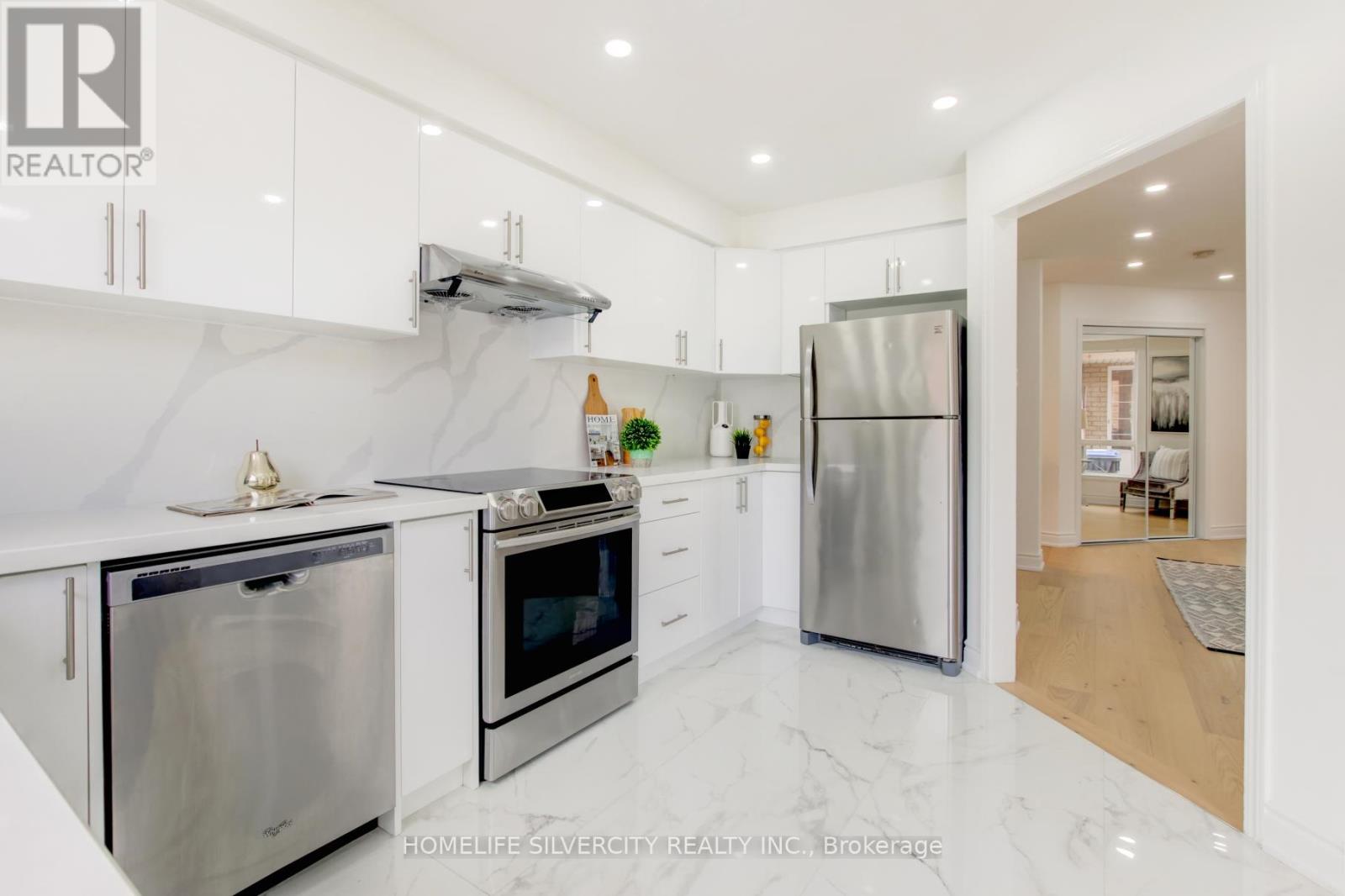 Photo 27 of 31 Garibaldi Drive, Brampton ON