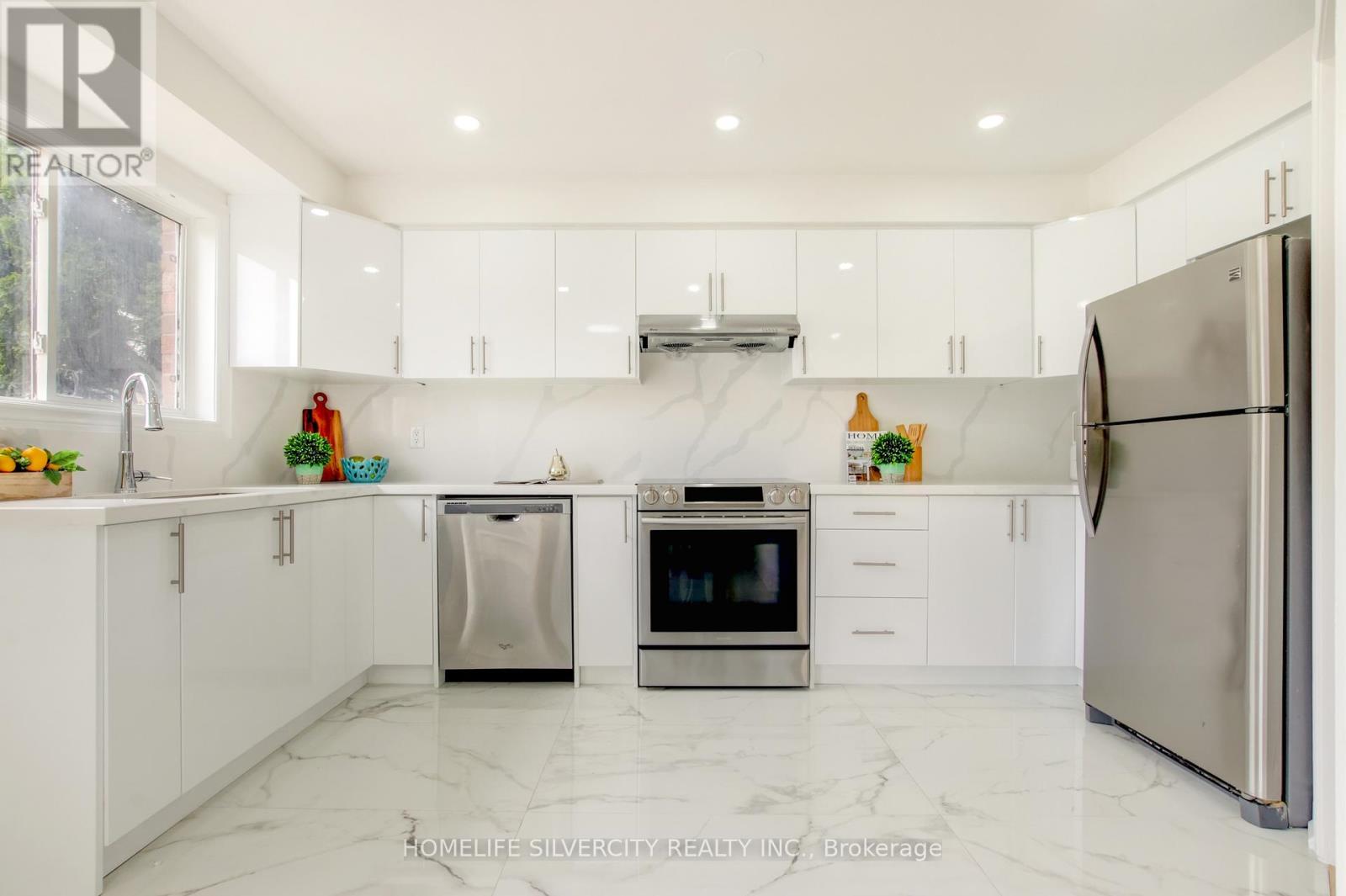 Photo 28 of 31 Garibaldi Drive, Brampton ON