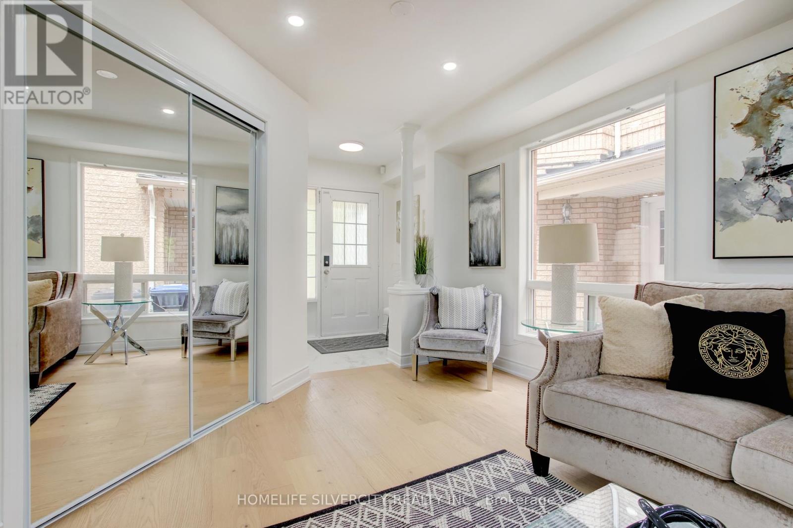 Photo 32 of 31 Garibaldi Drive, Brampton ON
