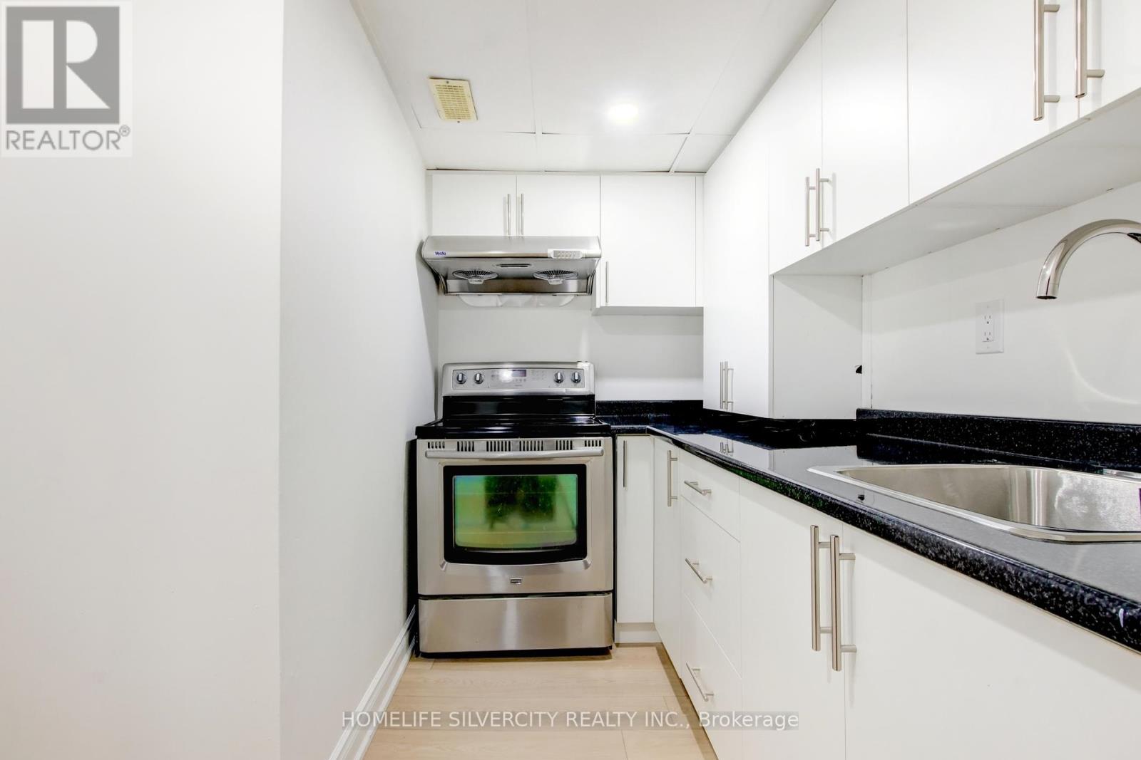 Photo 34 of 31 Garibaldi Drive, Brampton ON