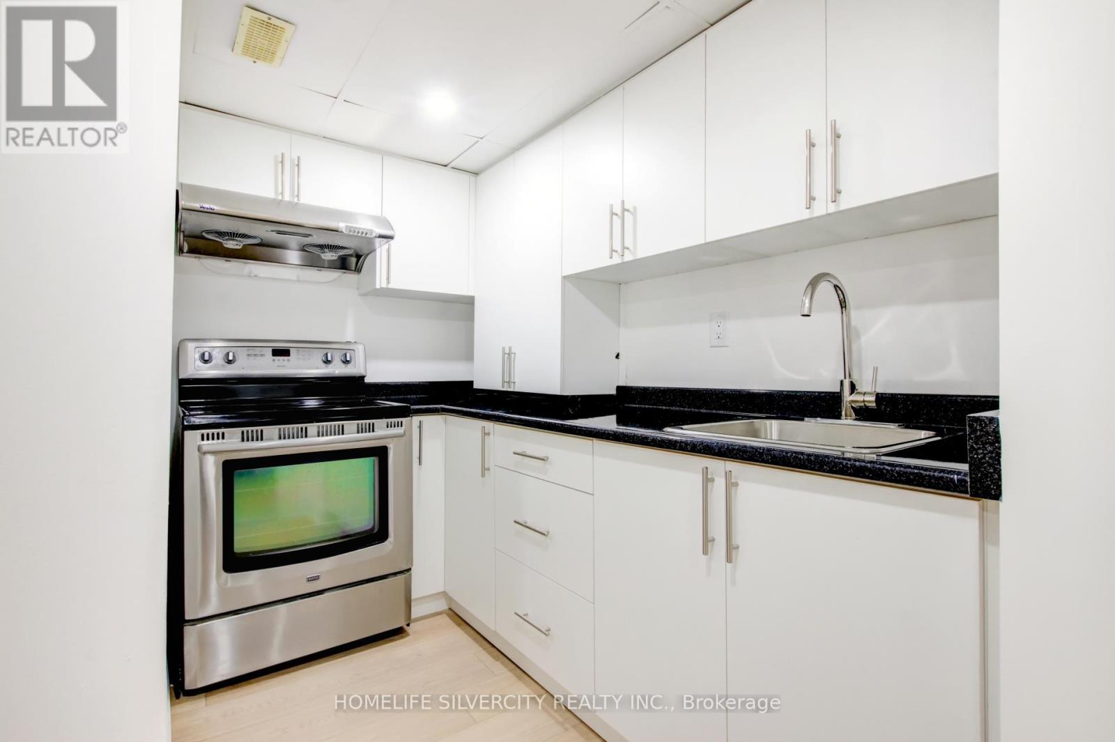 Photo 35 of 31 Garibaldi Drive, Brampton ON