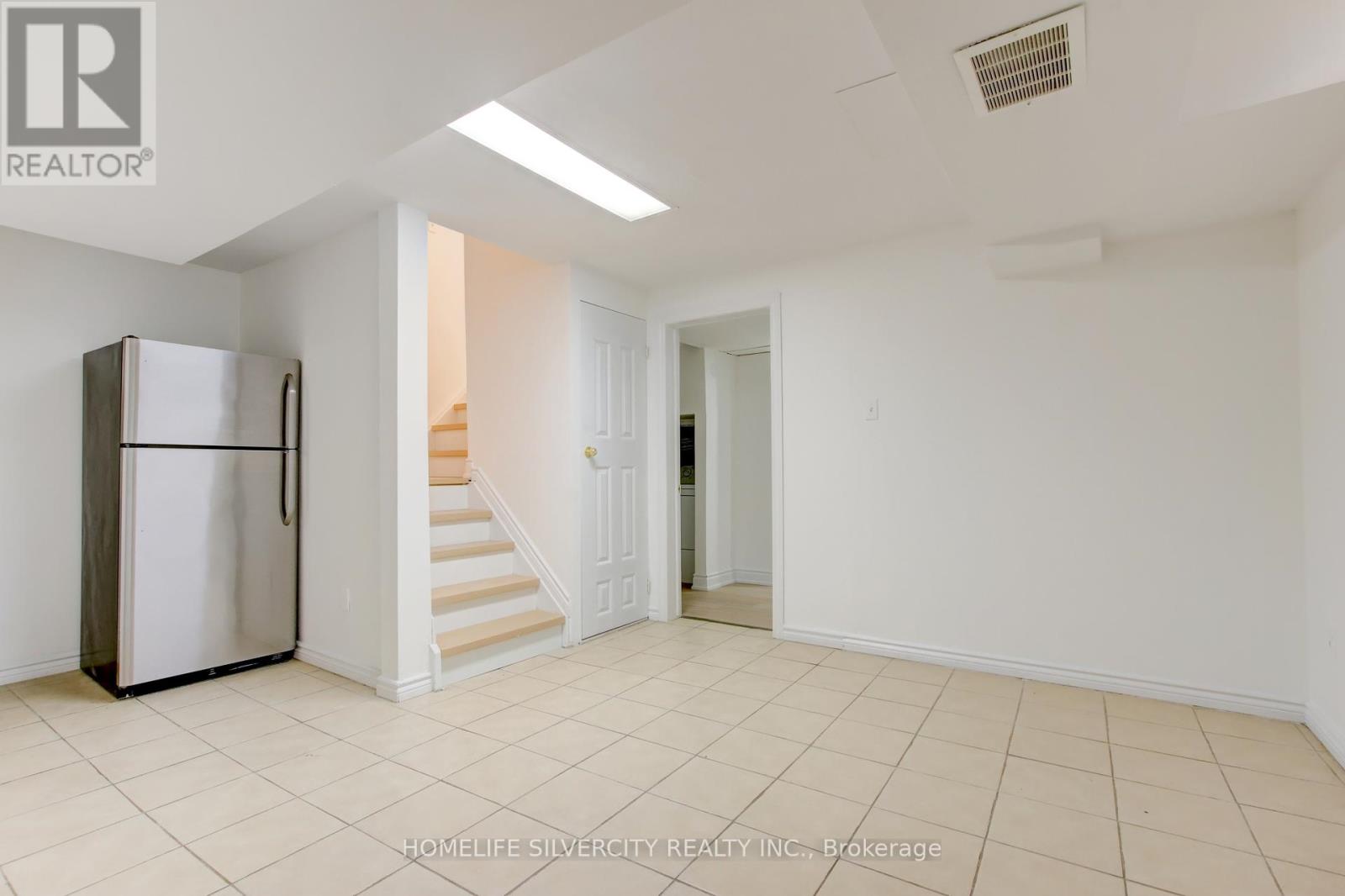Photo 36 of 31 Garibaldi Drive, Brampton ON