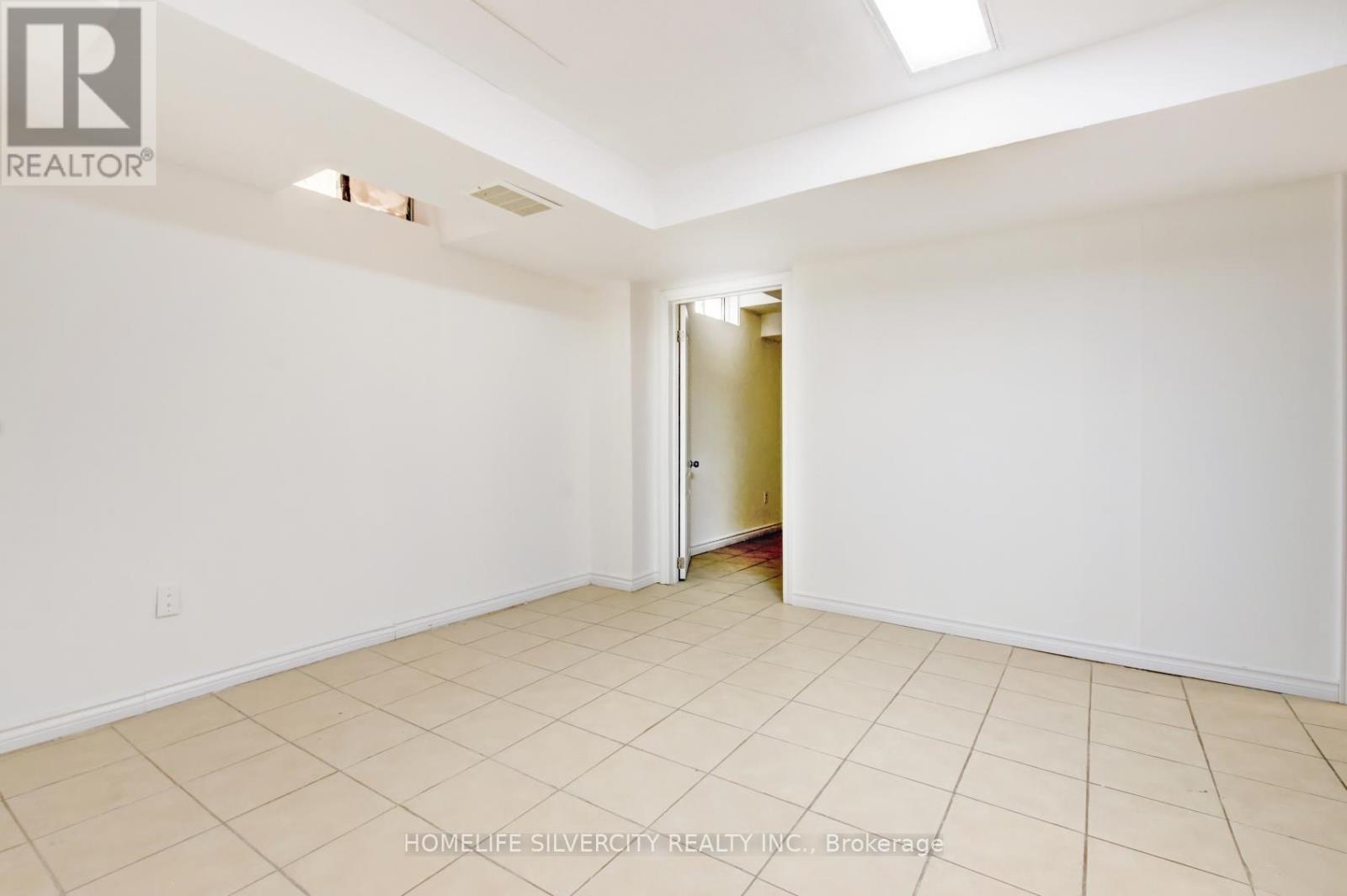 Photo 37 of 31 Garibaldi Drive, Brampton ON