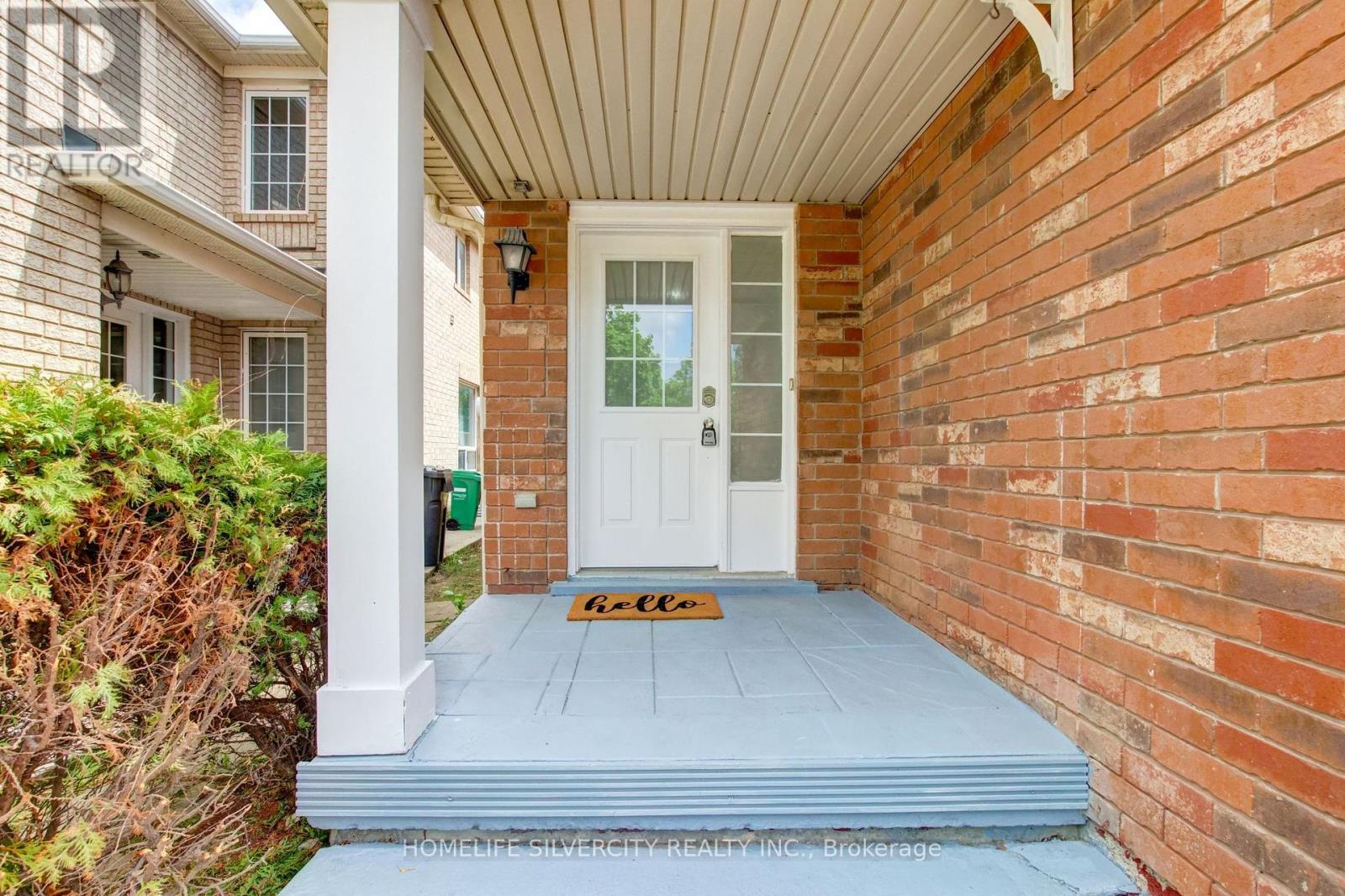 Photo 4 of 31 Garibaldi Drive, Brampton ON