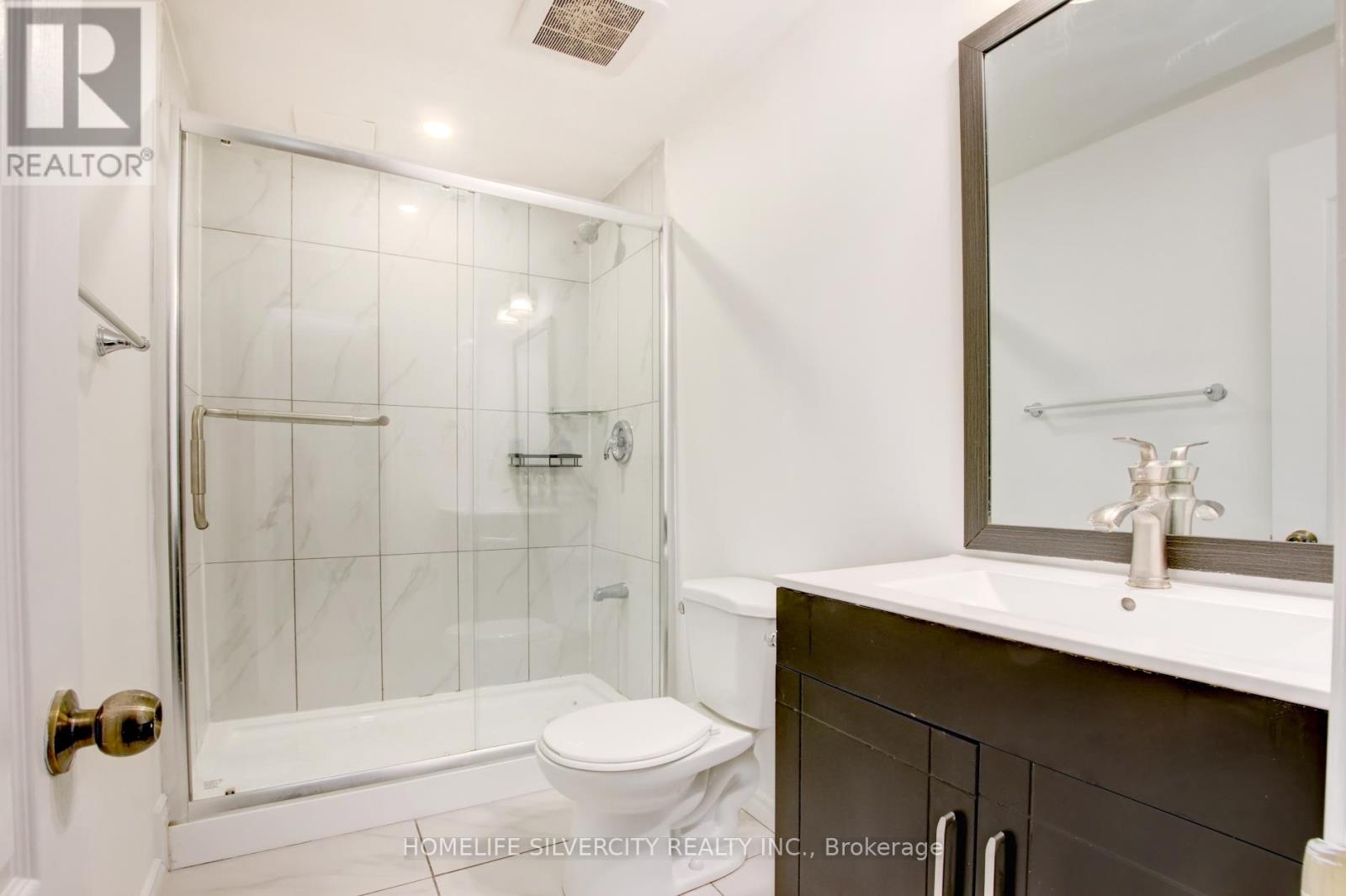 Photo 6 of 31 Garibaldi Drive, Brampton ON