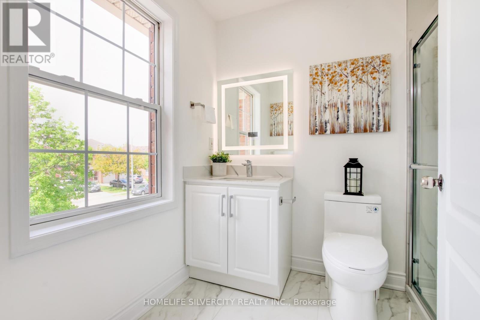 Photo 7 of 31 Garibaldi Drive, Brampton ON