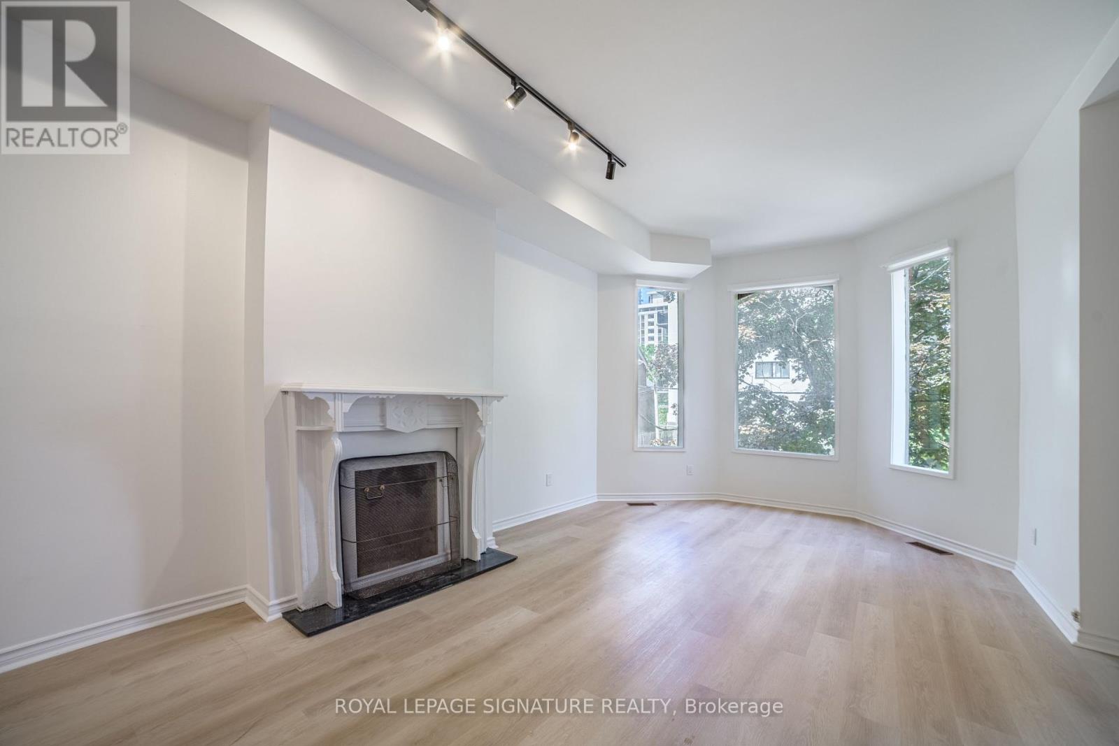 Photo 6 of 2nd 103 Gloucester Street, Toronto ON
