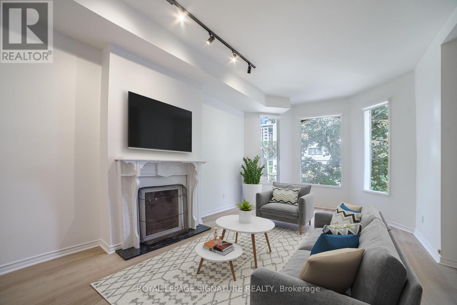 Photo 5 of 2nd 103 Gloucester Street, Toronto ON
