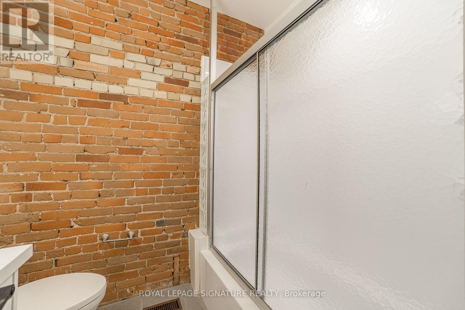 Photo 20 of 2nd 103 Gloucester Street, Toronto ON