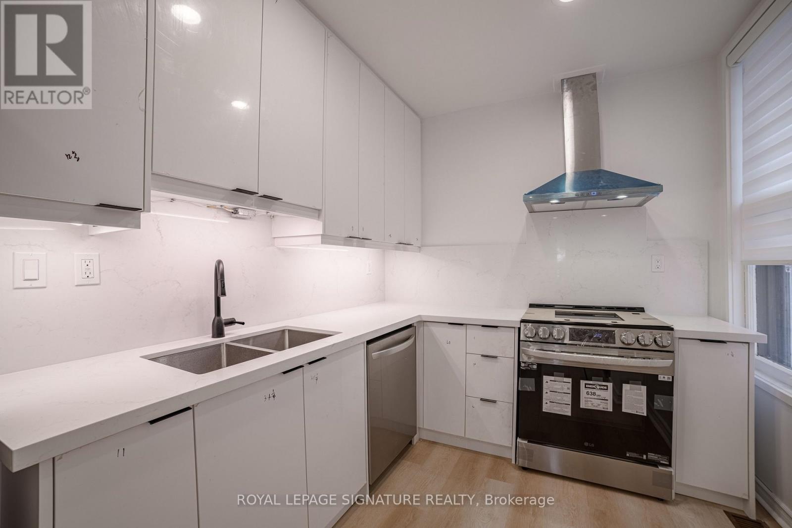 Photo 14 of 2nd 103 Gloucester Street, Toronto ON