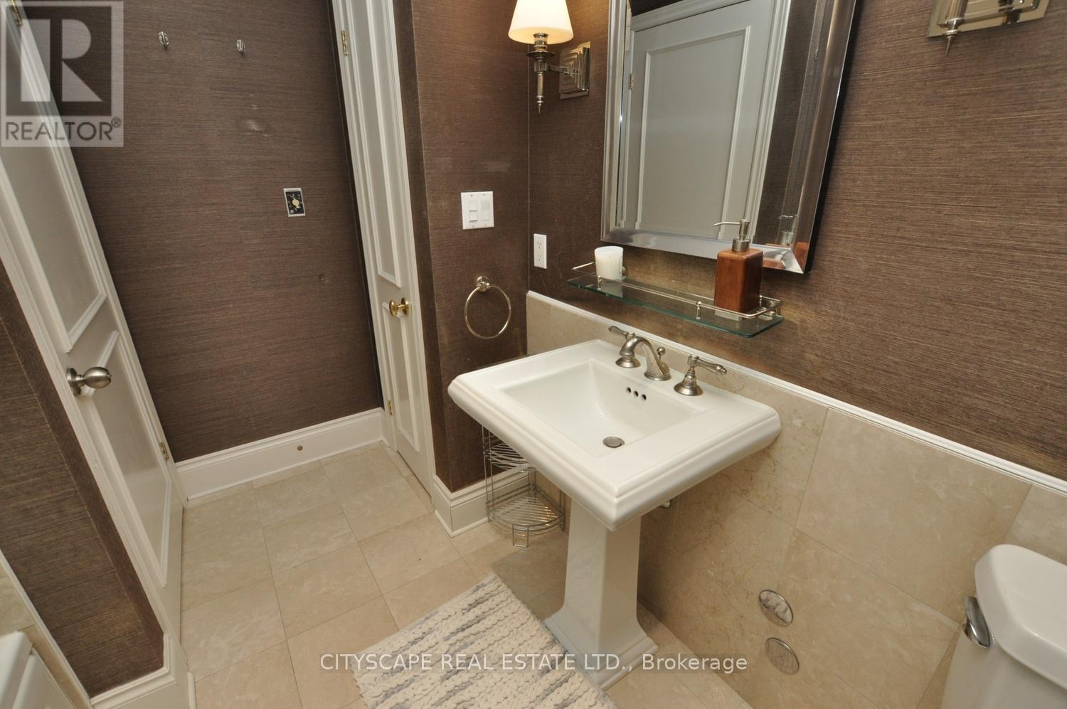 Photo 20 of 806 102 Bloor Street, Toronto ON