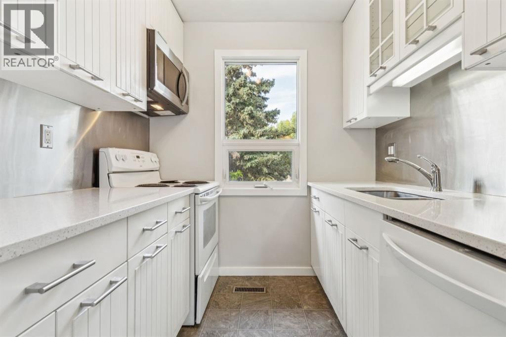 Photo 12 of 8 11407 Braniff Road Sw, Calgary AB