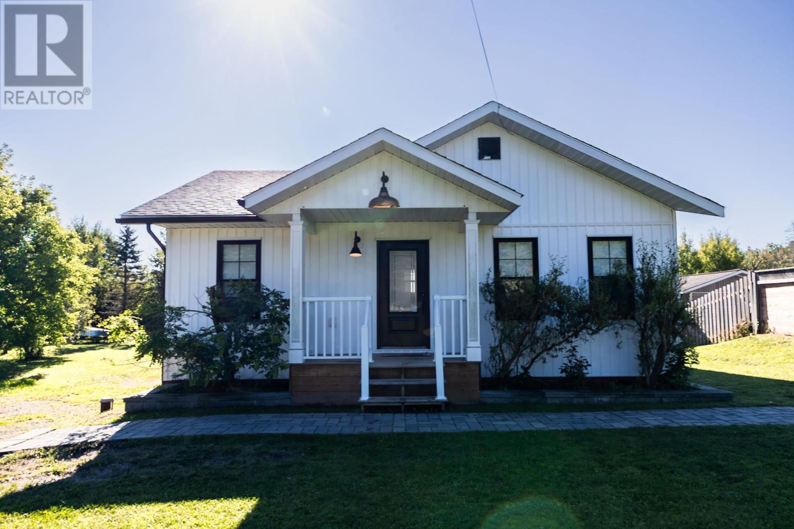 Photo 1 of 4105 Queen St E, Sault Ste Marie ON