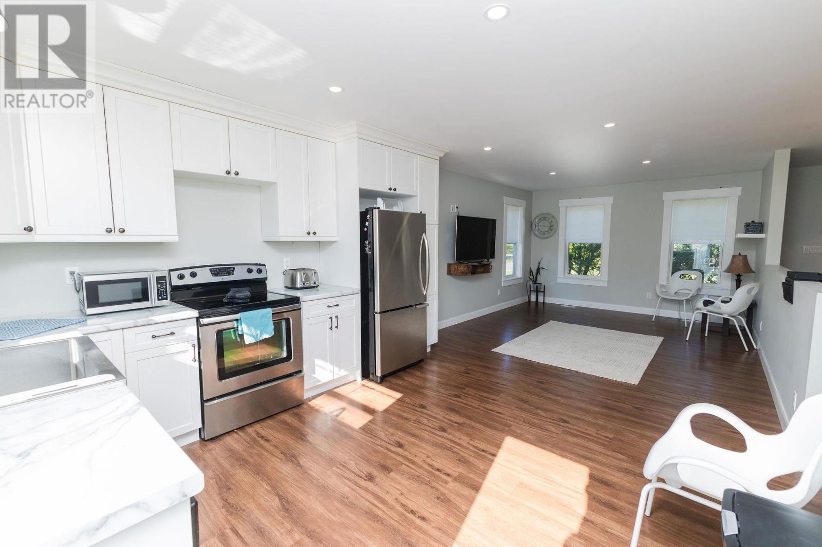 Photo 11 of 4105 Queen St E, Sault Ste Marie ON