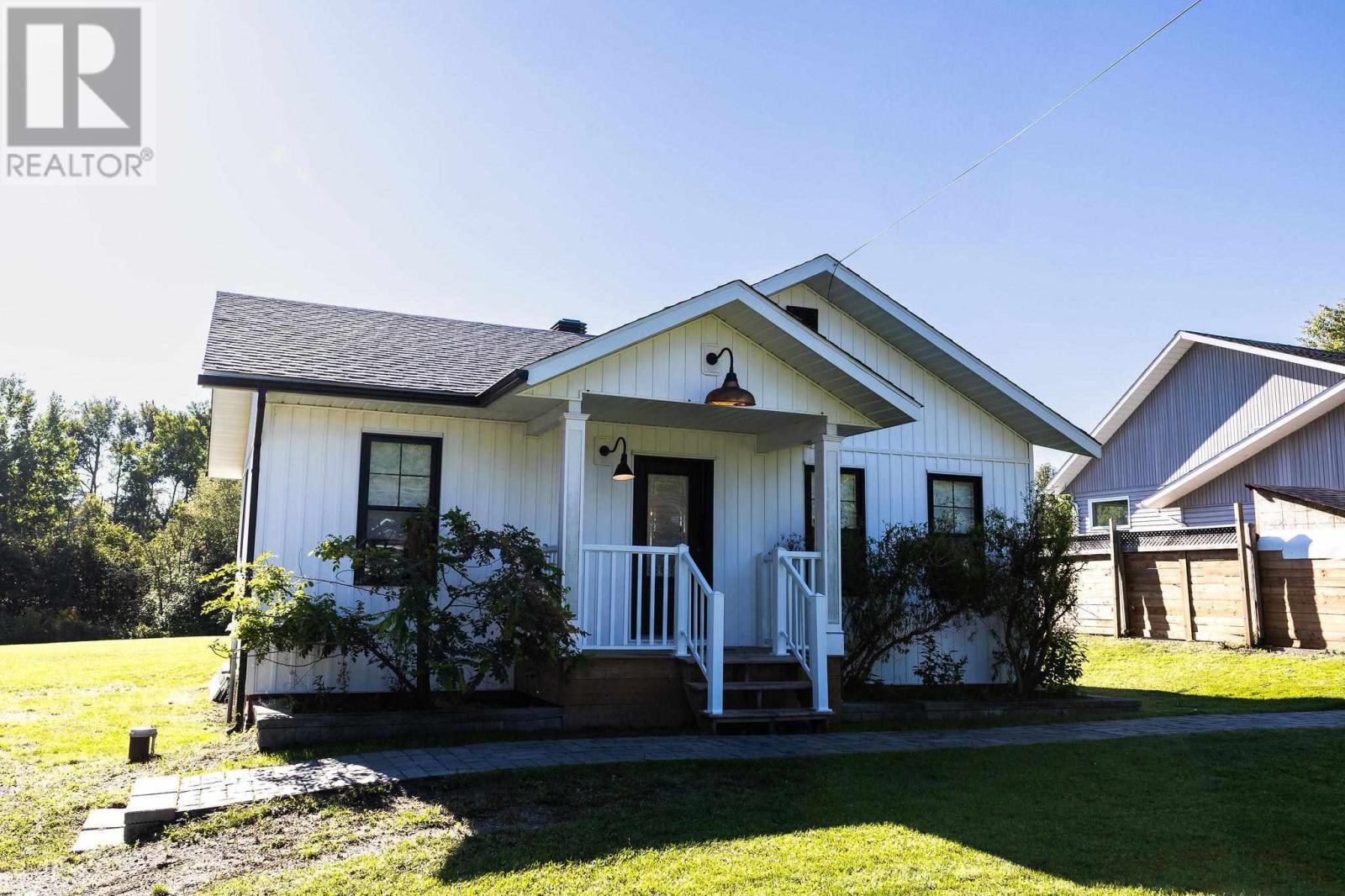 Photo 2 of 4105 Queen St E, Sault Ste Marie ON