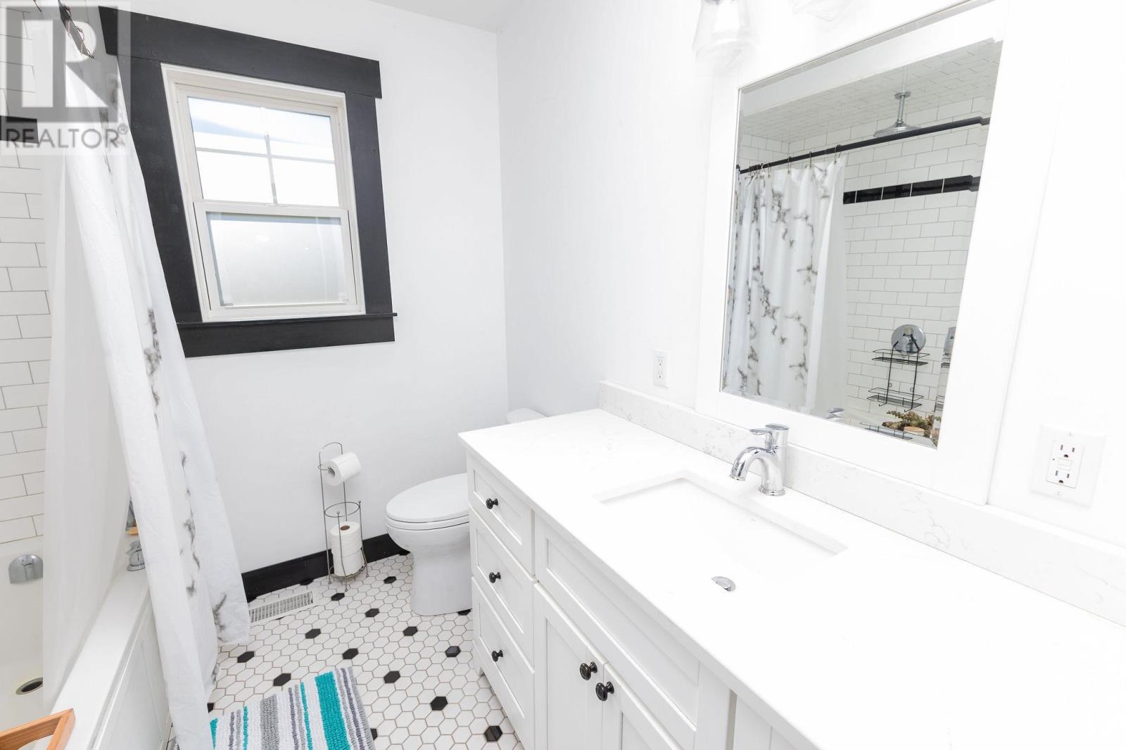 Photo 22 of 4105 Queen St E, Sault Ste Marie ON
