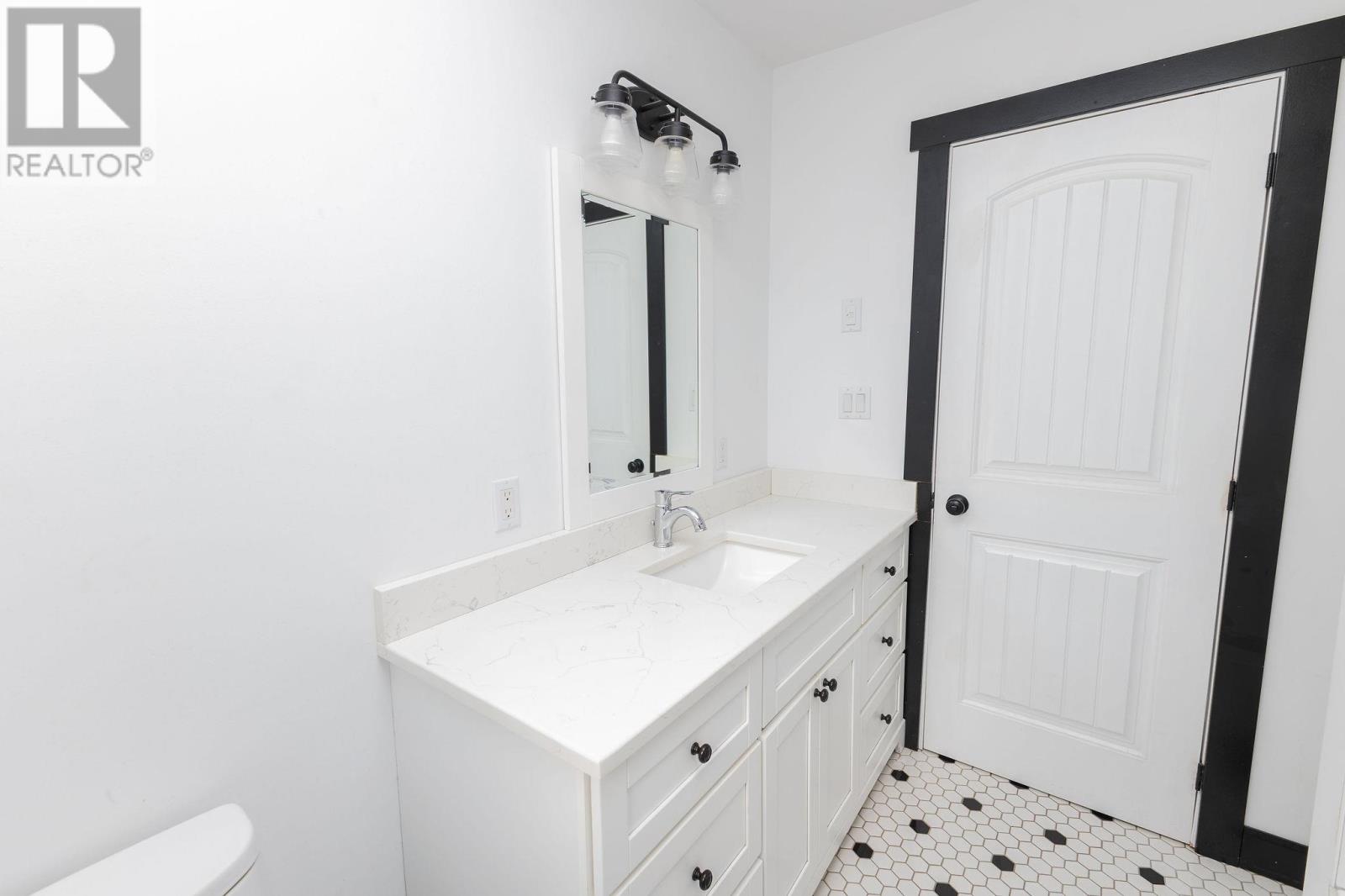 Photo 23 of 4105 Queen St E, Sault Ste Marie ON