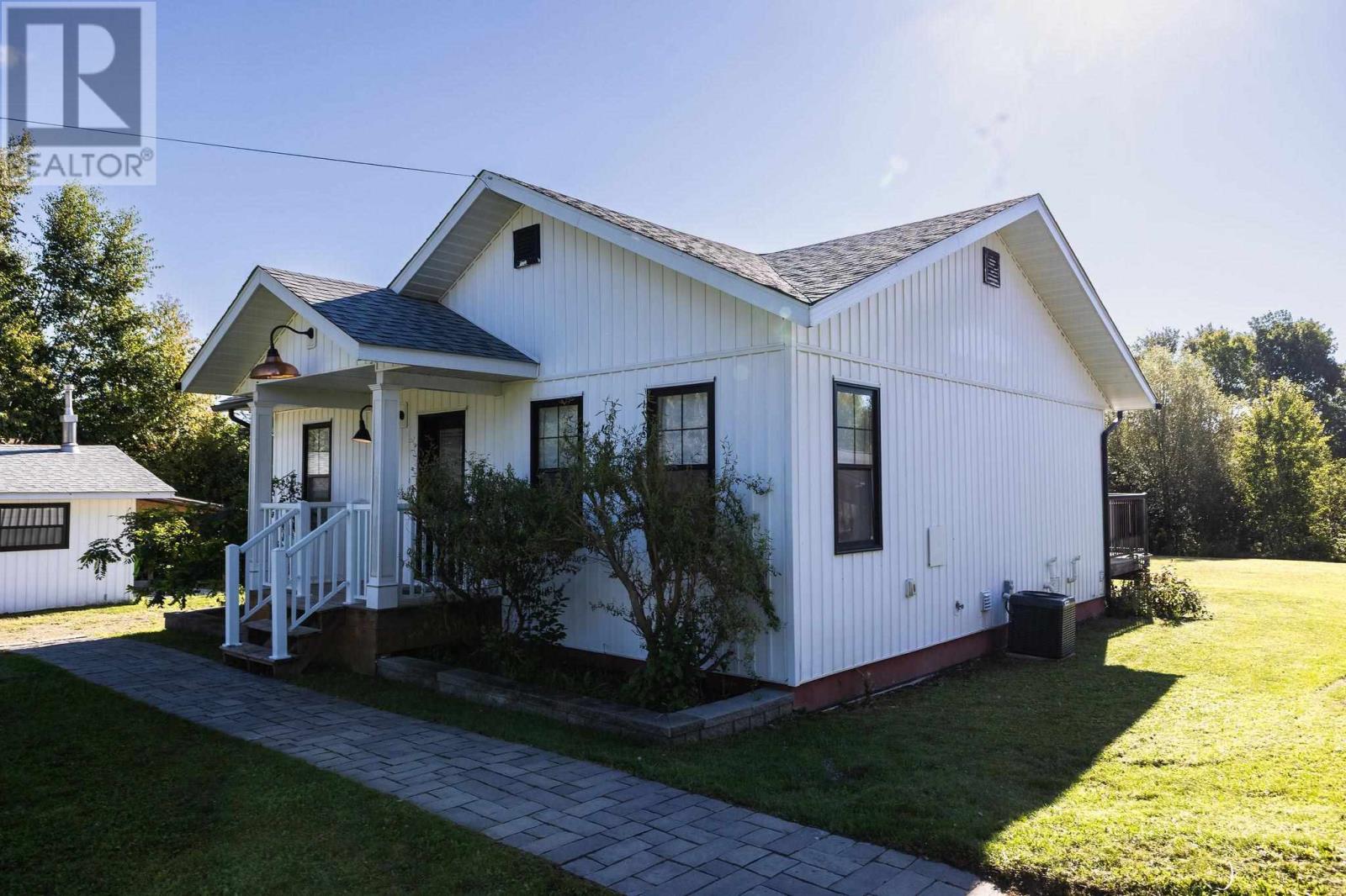 Photo 3 of 4105 Queen St E, Sault Ste Marie ON