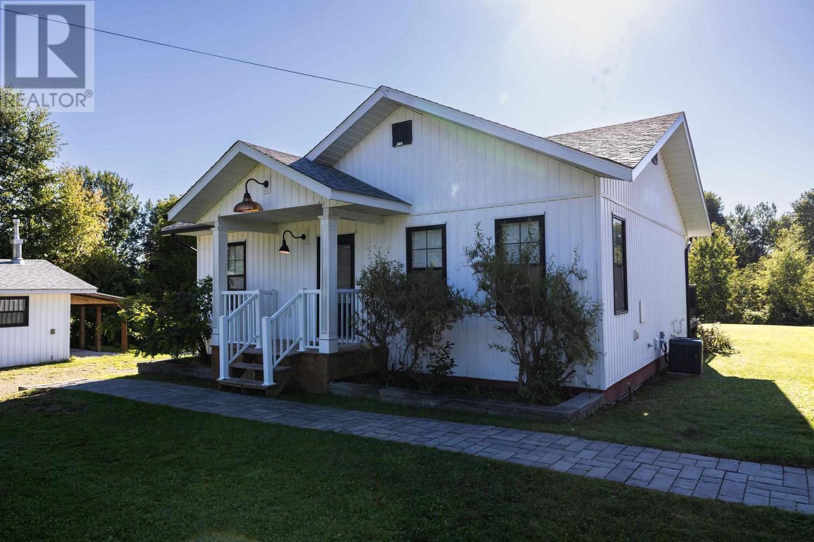 Photo 4 of 4105 Queen St E, Sault Ste Marie ON