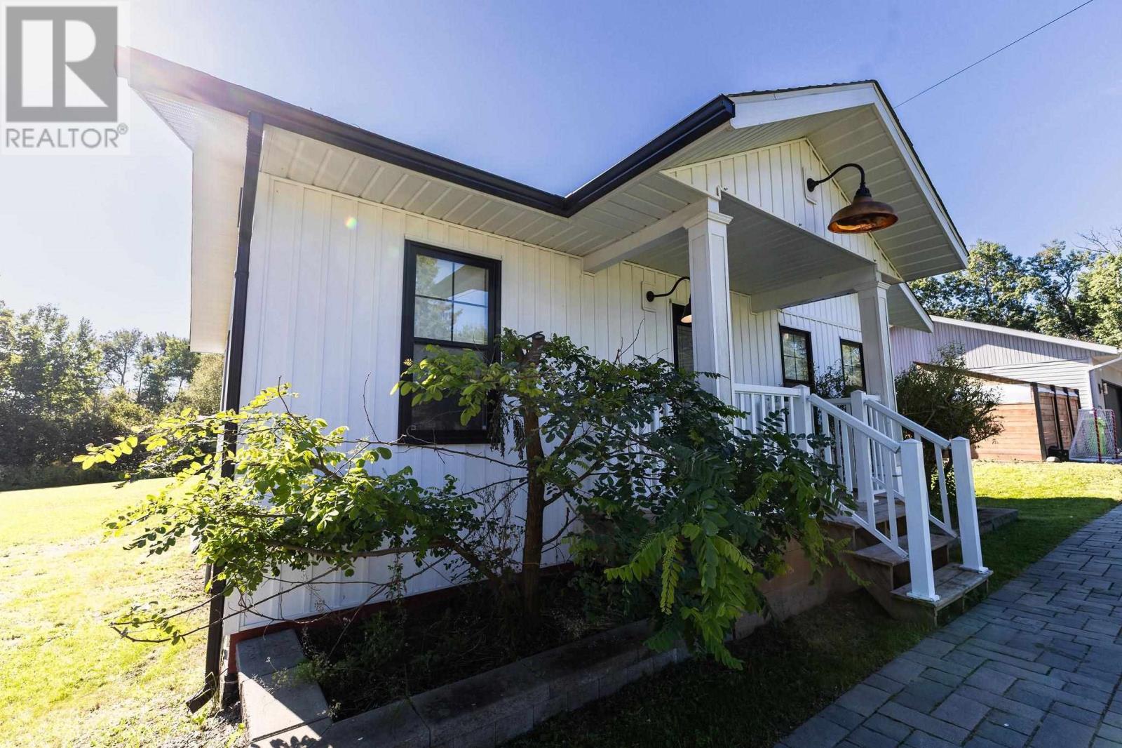 Photo 5 of 4105 Queen St E, Sault Ste Marie ON