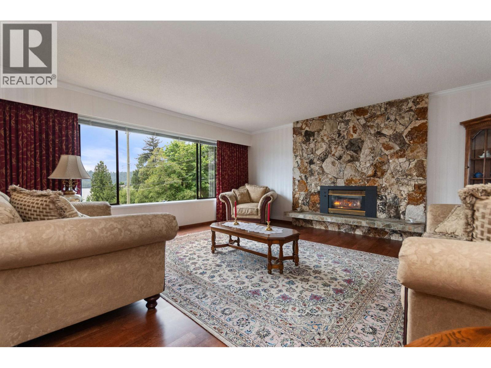 Photo 5 of 3772 Dollarton Highway, North Vancouver BC