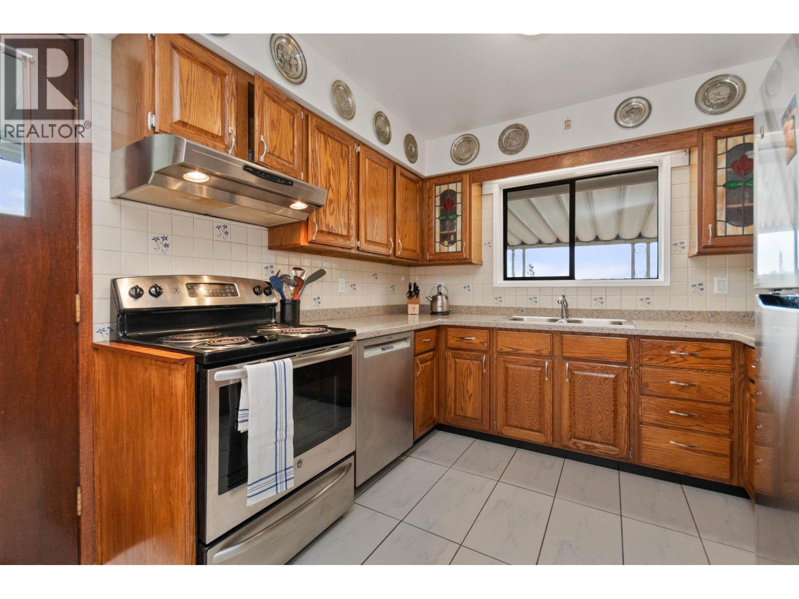 Photo 14 of 3772 Dollarton Highway, North Vancouver BC