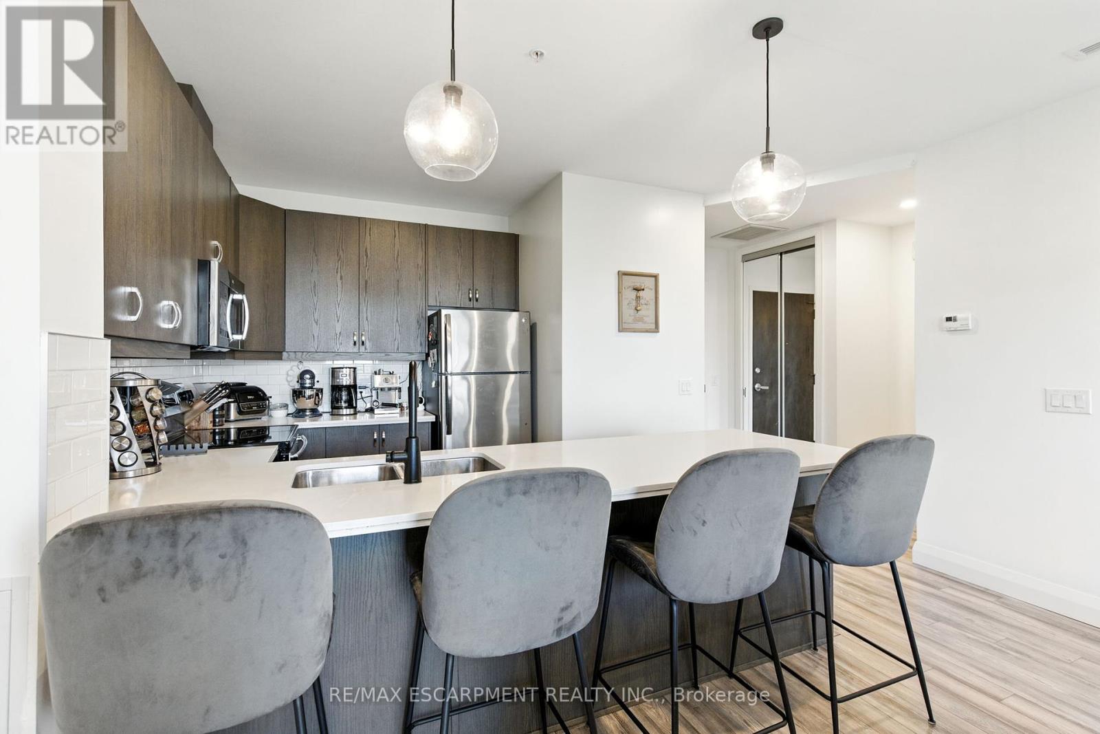 Photo 10 of 523 118 King Street E, Hamilton ON